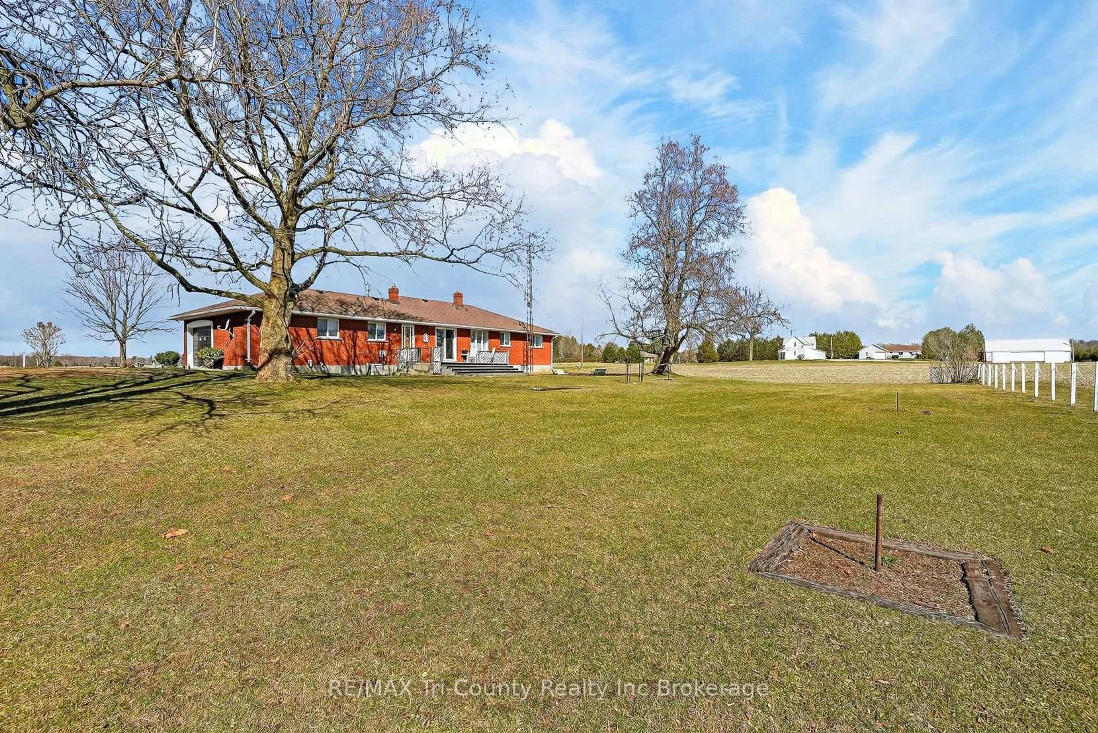 A pic from outside/outdoor area/front of a property/back of a property/a pic from drone, building for 568 7th Concession ENR Rd, Norfolk Ontario N0E 1C0