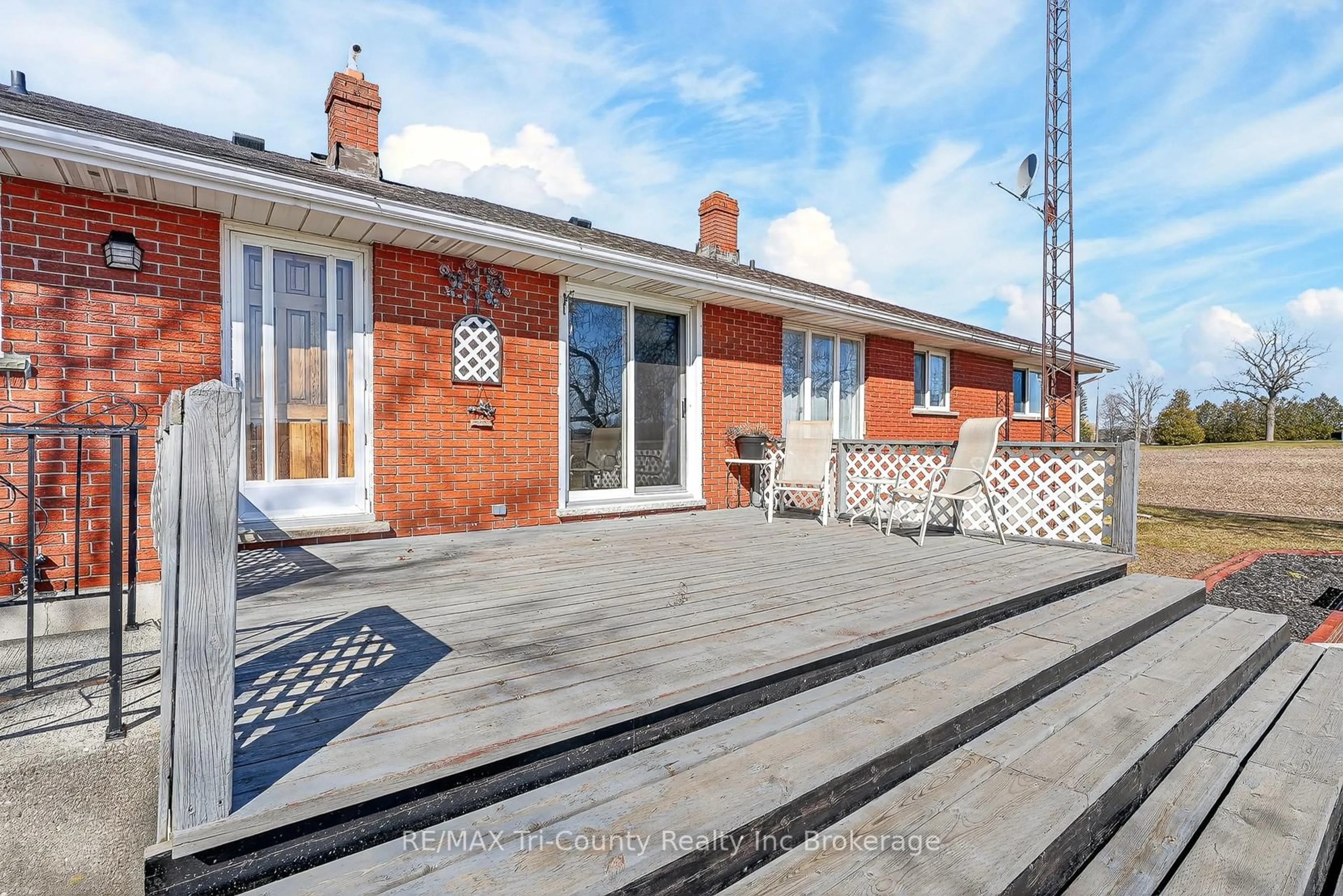 A pic from outside/outdoor area/front of a property/back of a property/a pic from drone, street for 568 7th Concession ENR Rd, Norfolk Ontario N0E 1C0