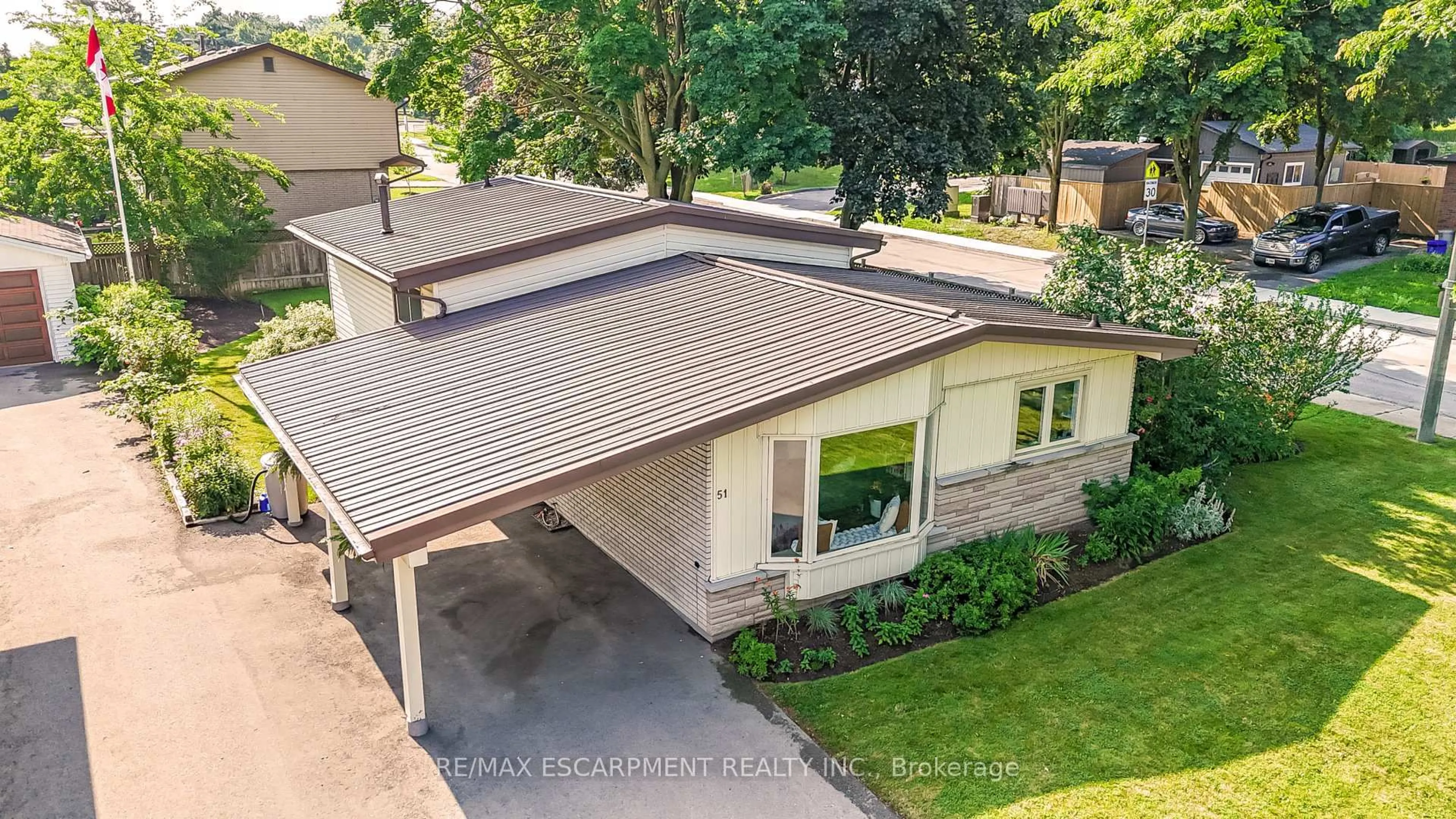 A pic from outside/outdoor area/front of a property/back of a property/a pic from drone, street for 51 ELGAR Ave, Hamilton Ontario L9C 4E3