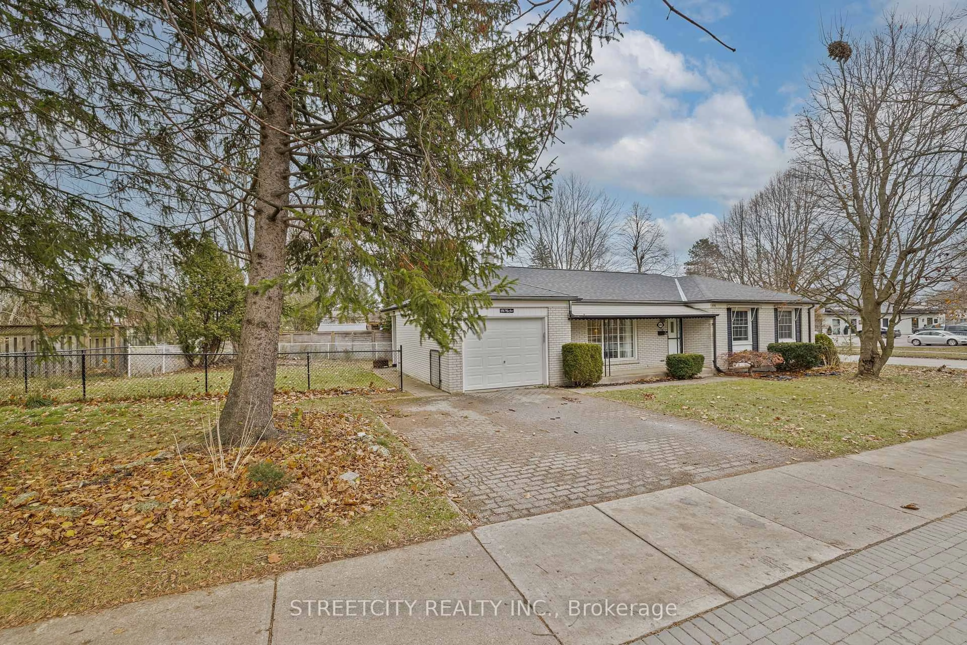 Unknown for 696 Village Green Ave, London South Ontario N6K 1H1