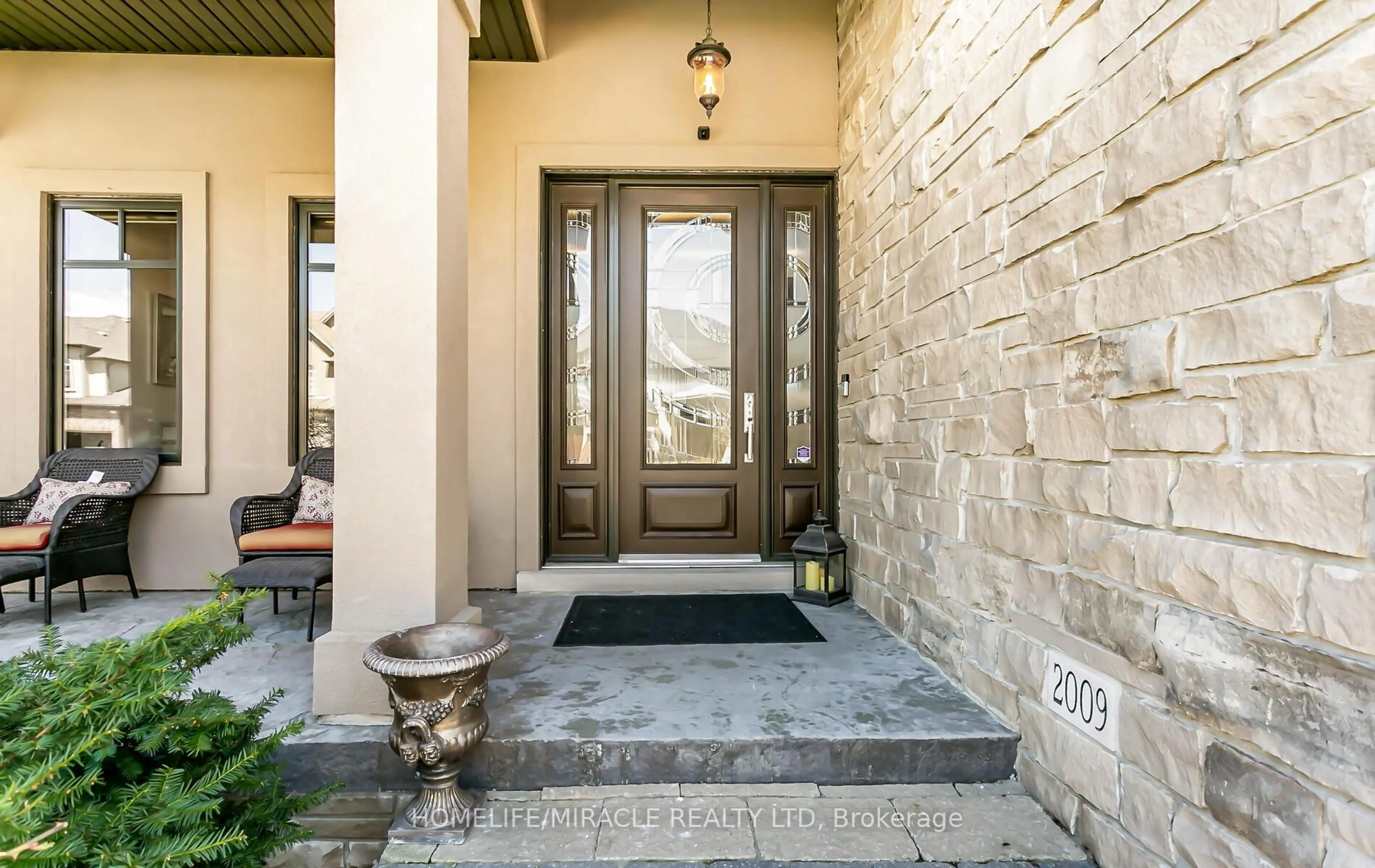 Indoor entryway for 24 Jacob Gingrich Dr, Kitchener Ontario N2P 2X9