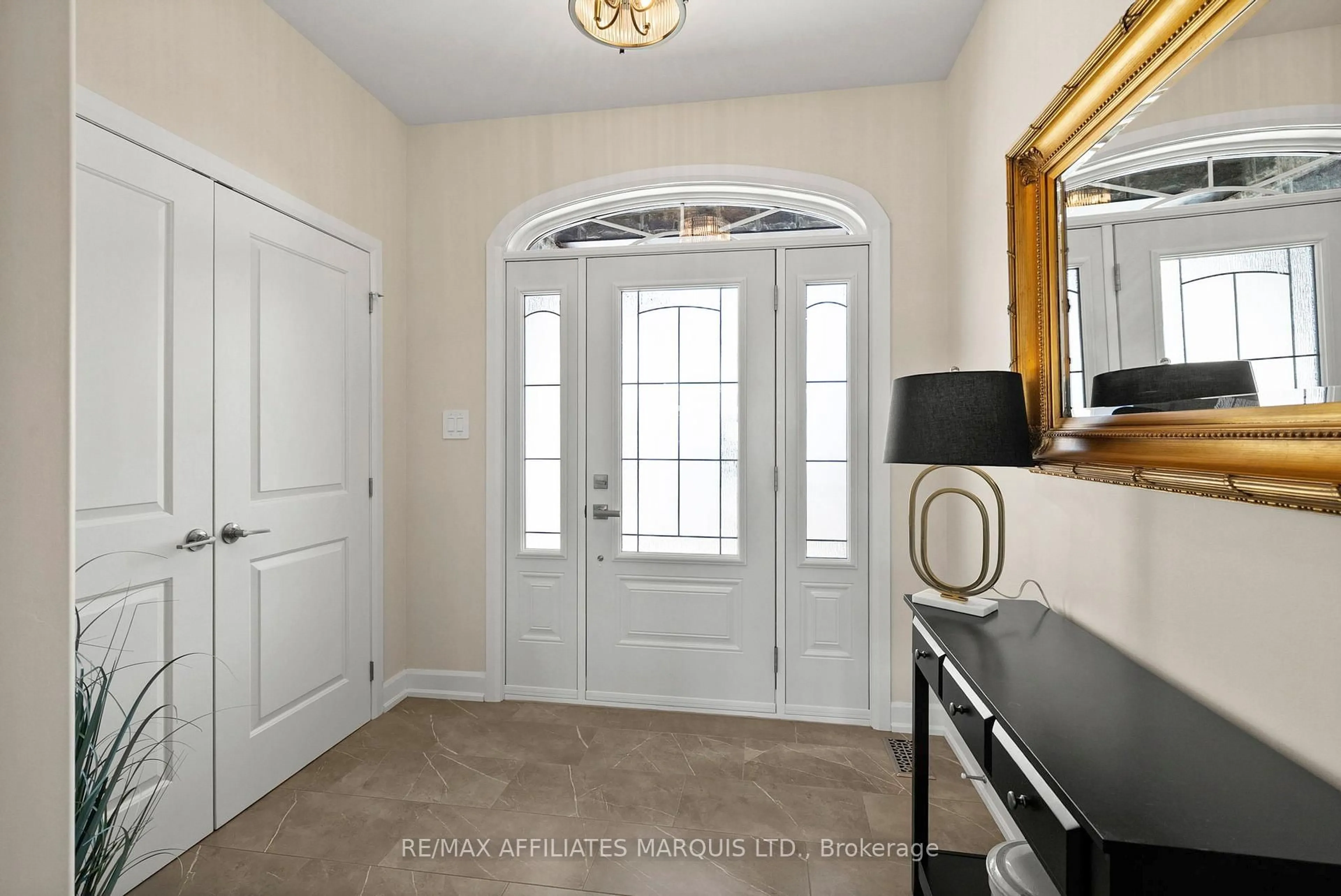 Indoor entryway for 74 Jim Brownell Blvd, South Stormont Ontario K0C 1P0