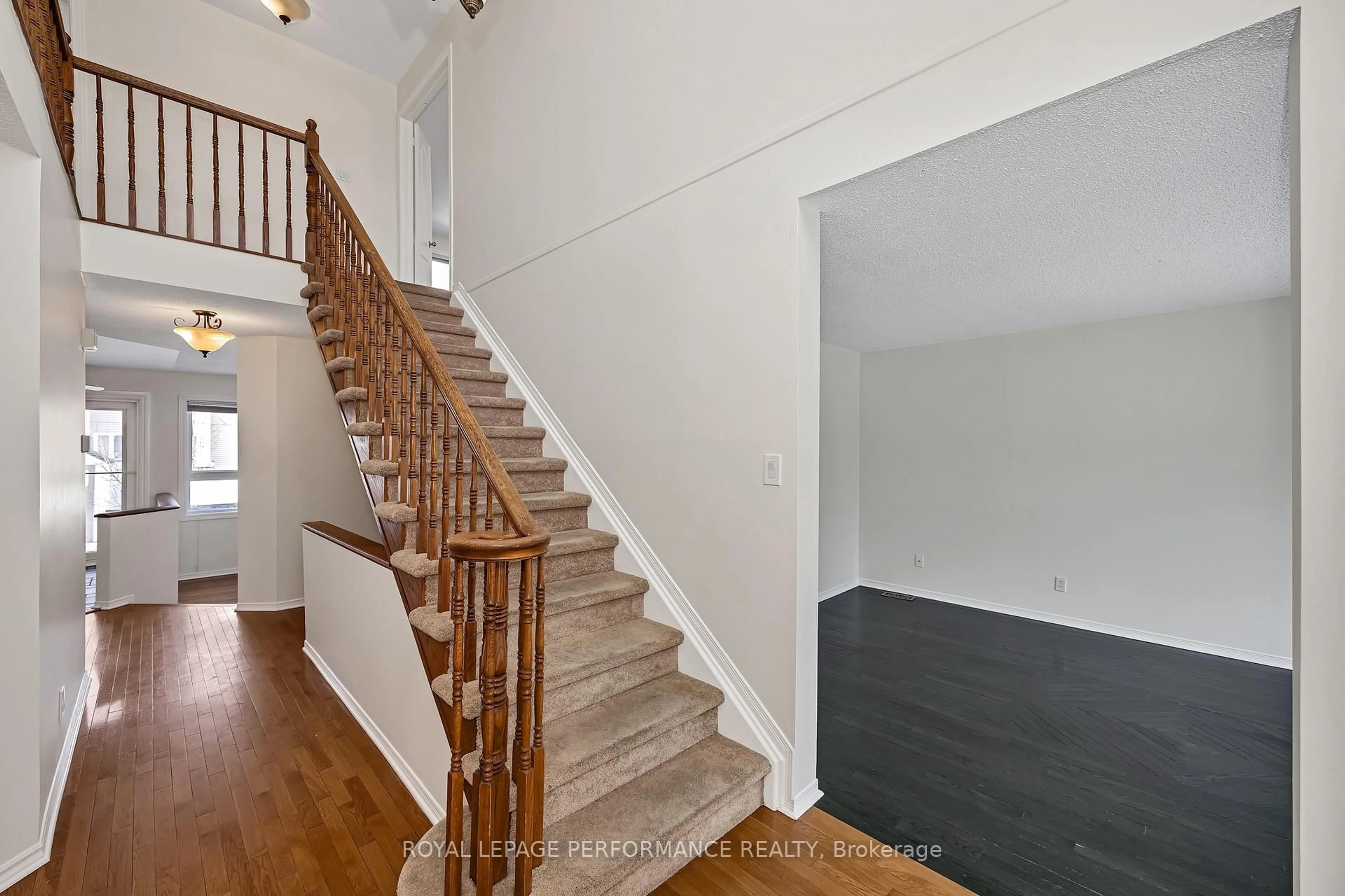 Unknown for 2023 Rolling Brook Dr, Ottawa Ontario K1W 1C9