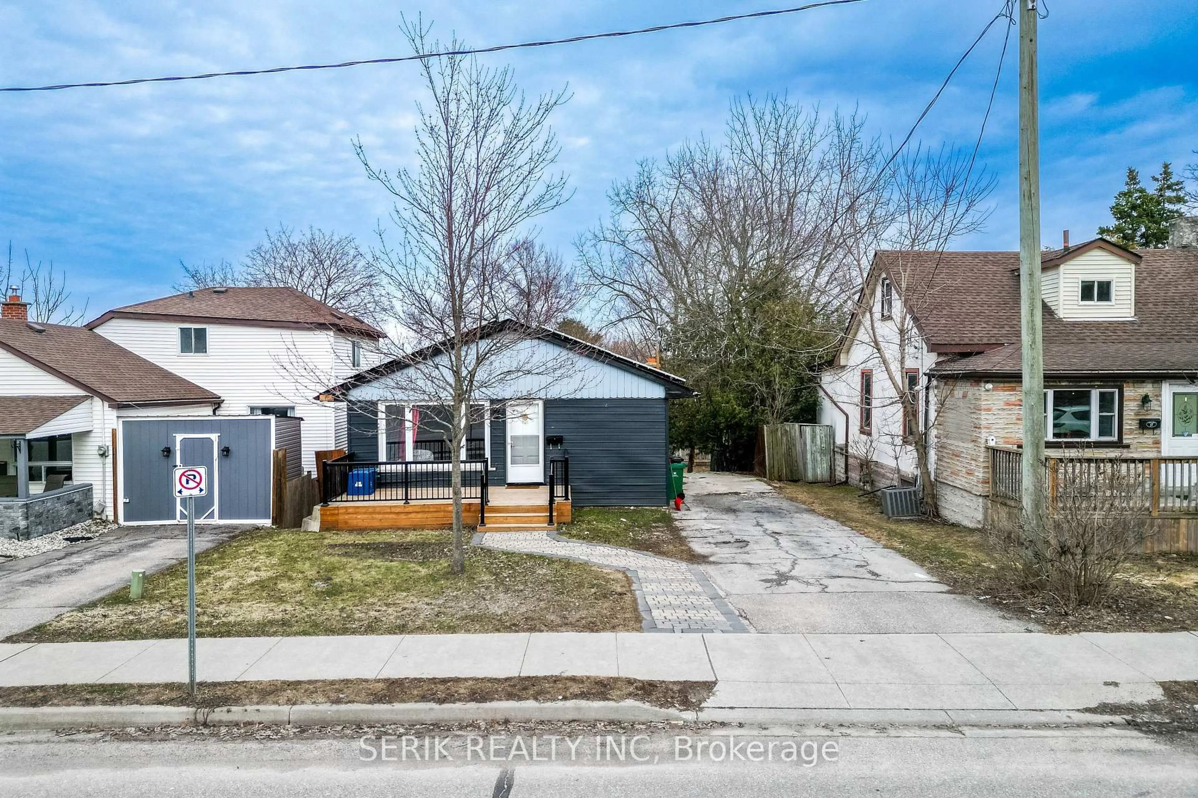 A pic from outside/outdoor area/front of a property/back of a property/a pic from drone, street for 15 Borden St, Cambridge Ontario N1S 3N1
