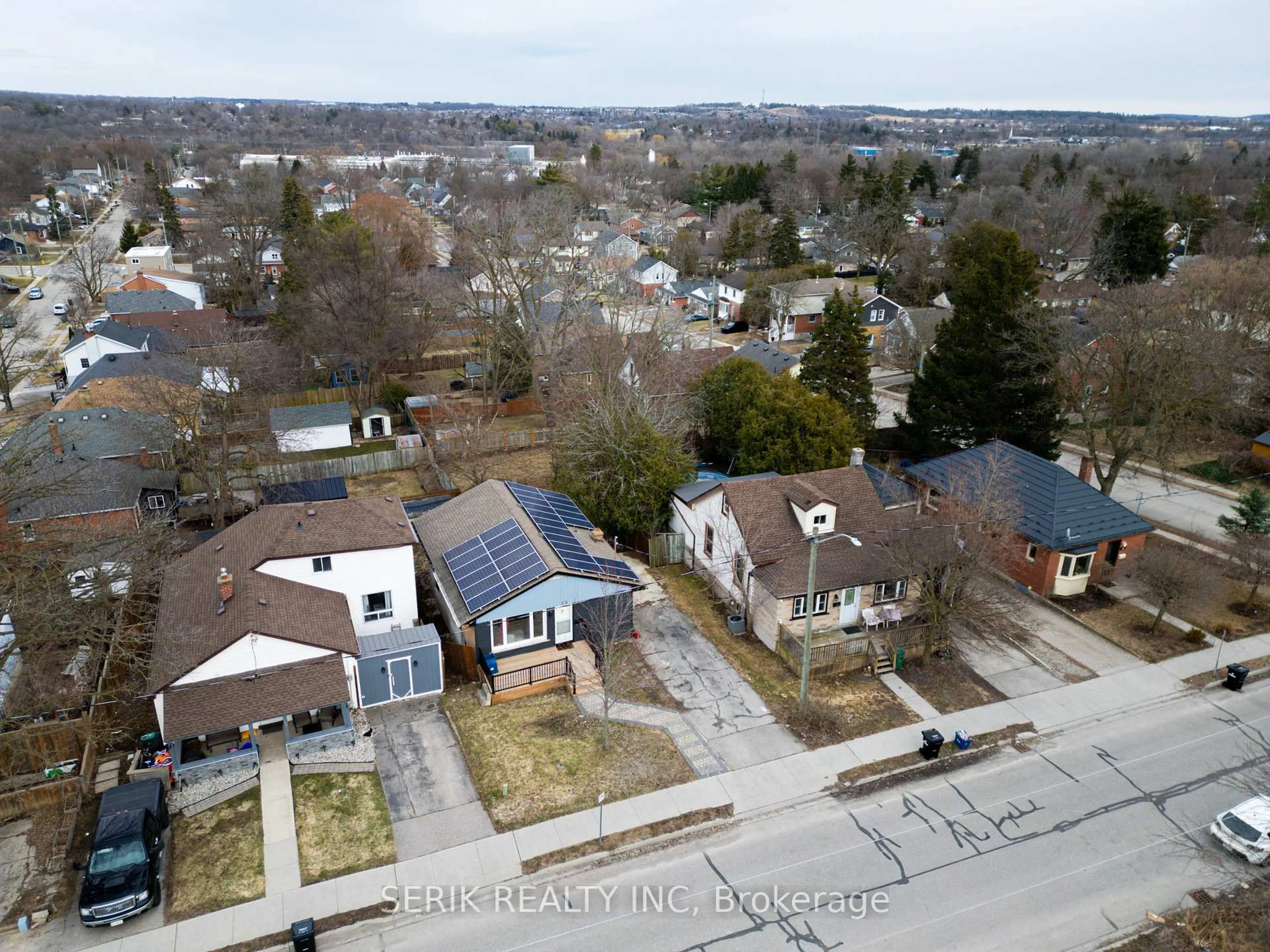 A pic from outside/outdoor area/front of a property/back of a property/a pic from drone, street for 15 Borden St, Cambridge Ontario N1S 3N1