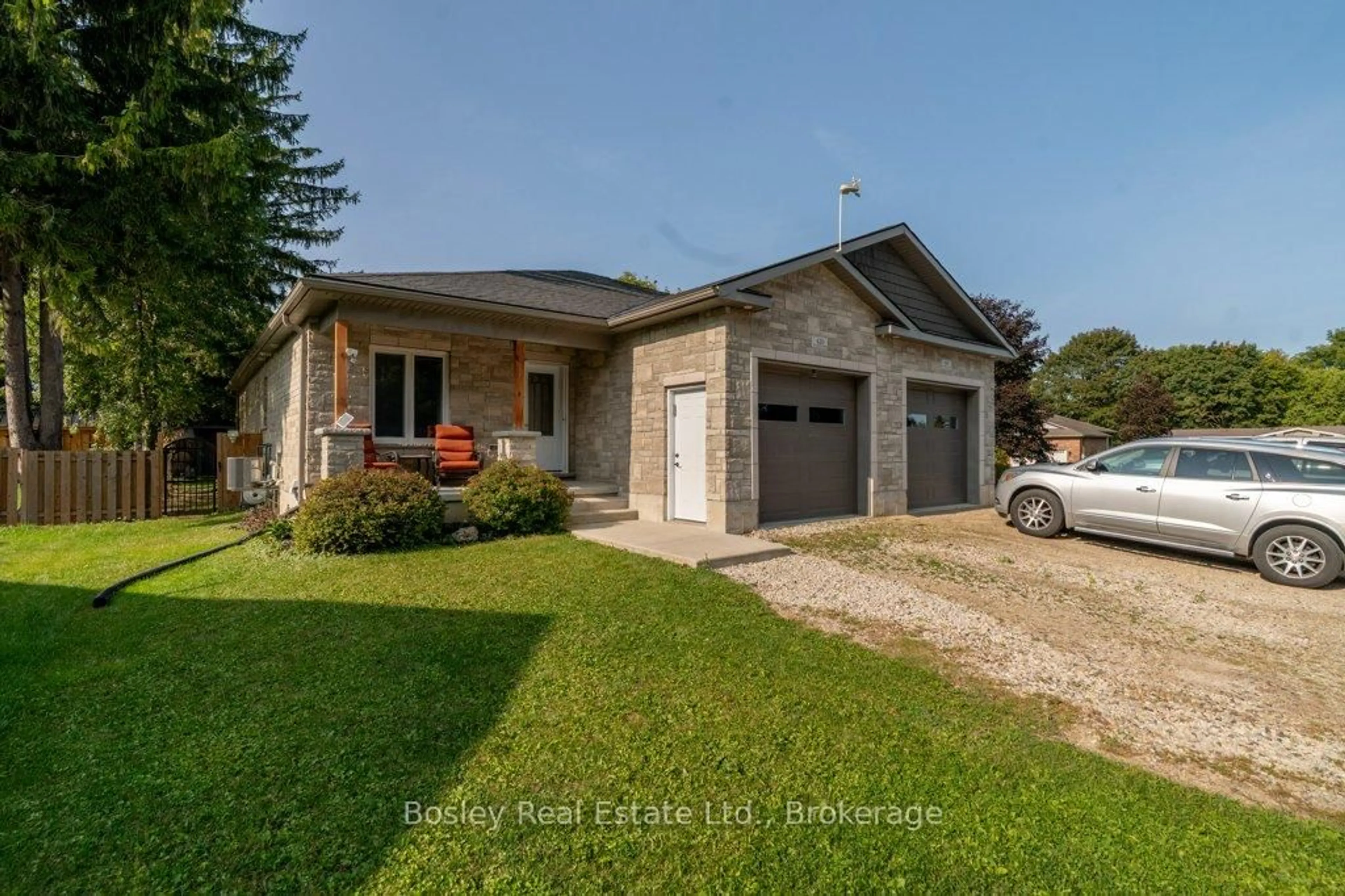 A pic from outside/outdoor area/front of a property/back of a property/a pic from drone, street for 420 Victoria St, Minto Ontario N0G 2P0