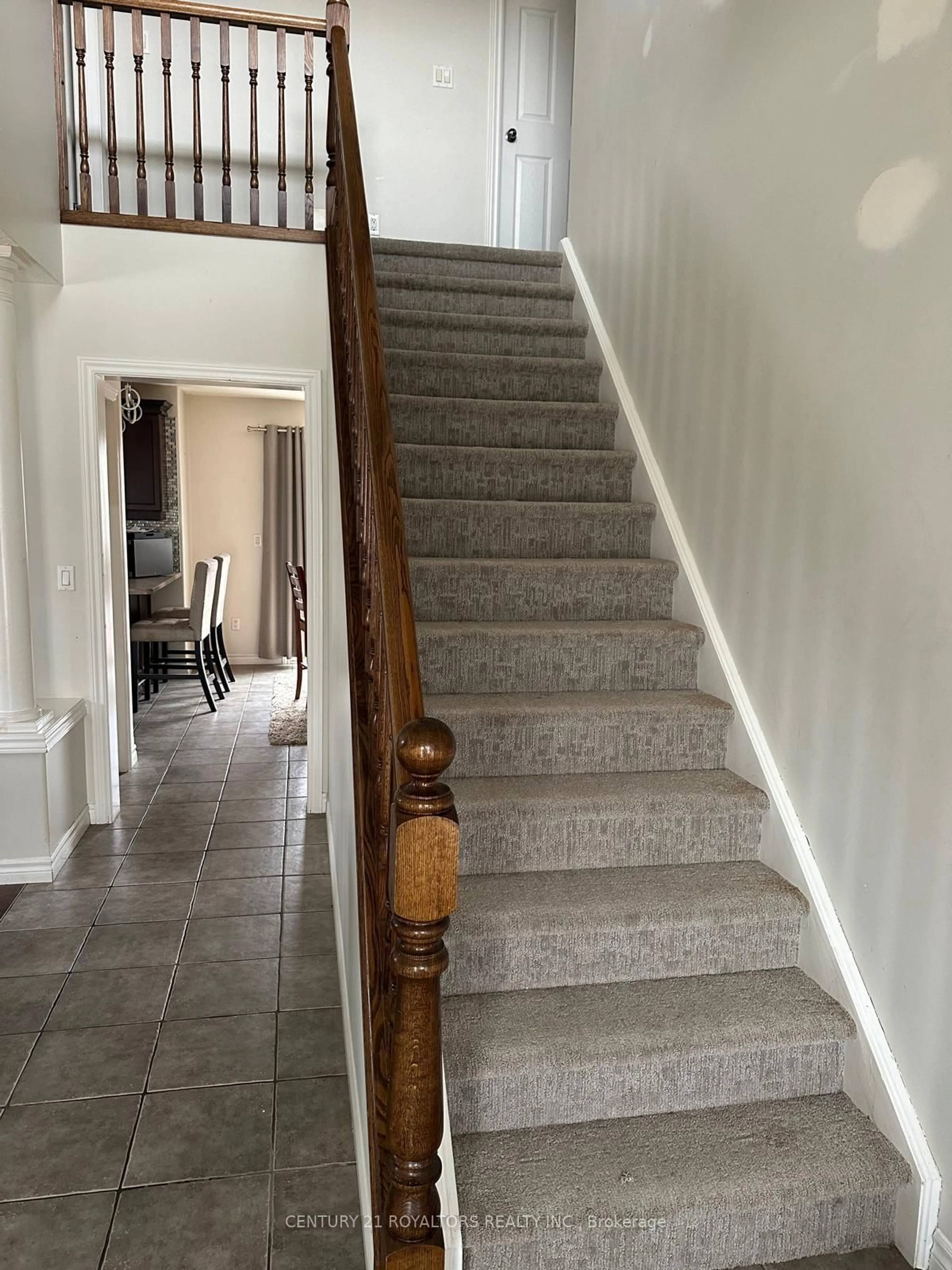 Stairs for 100 Southview Crt, Woodstock Ontario N4S 9A5