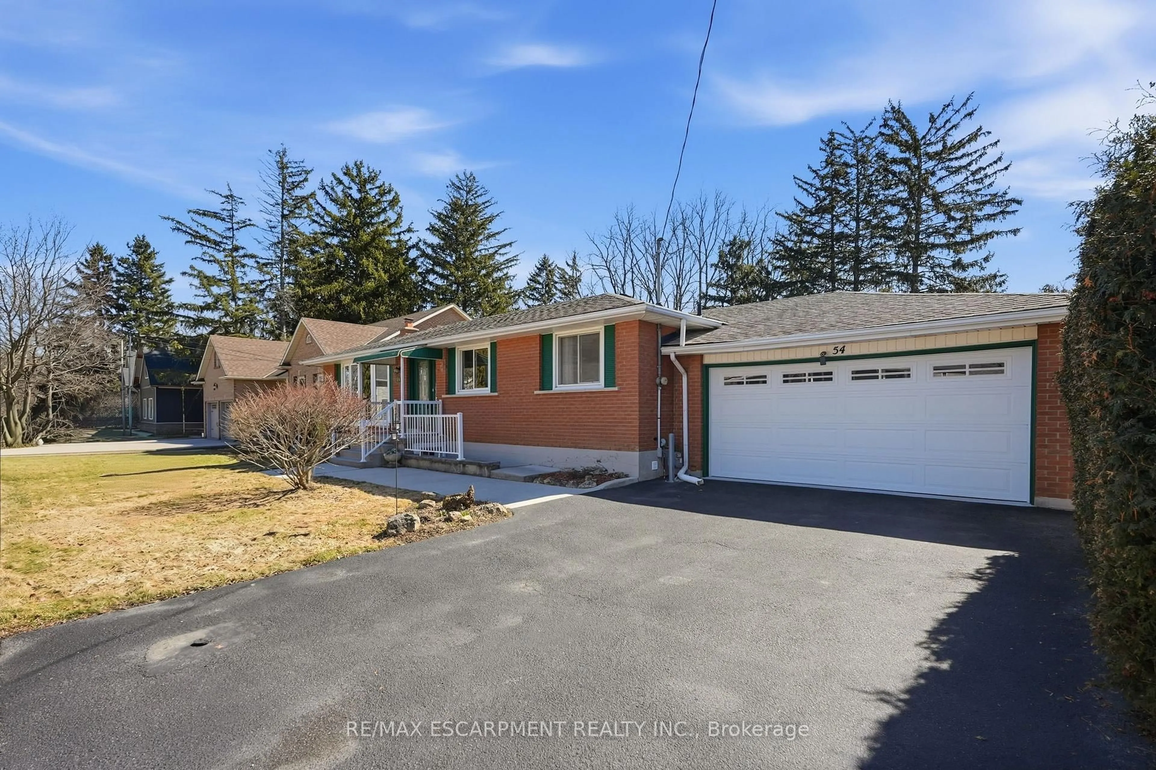 A pic from outside/outdoor area/front of a property/back of a property/a pic from drone, street for 54 Nelson St, Hamilton Ontario L0R 2H0