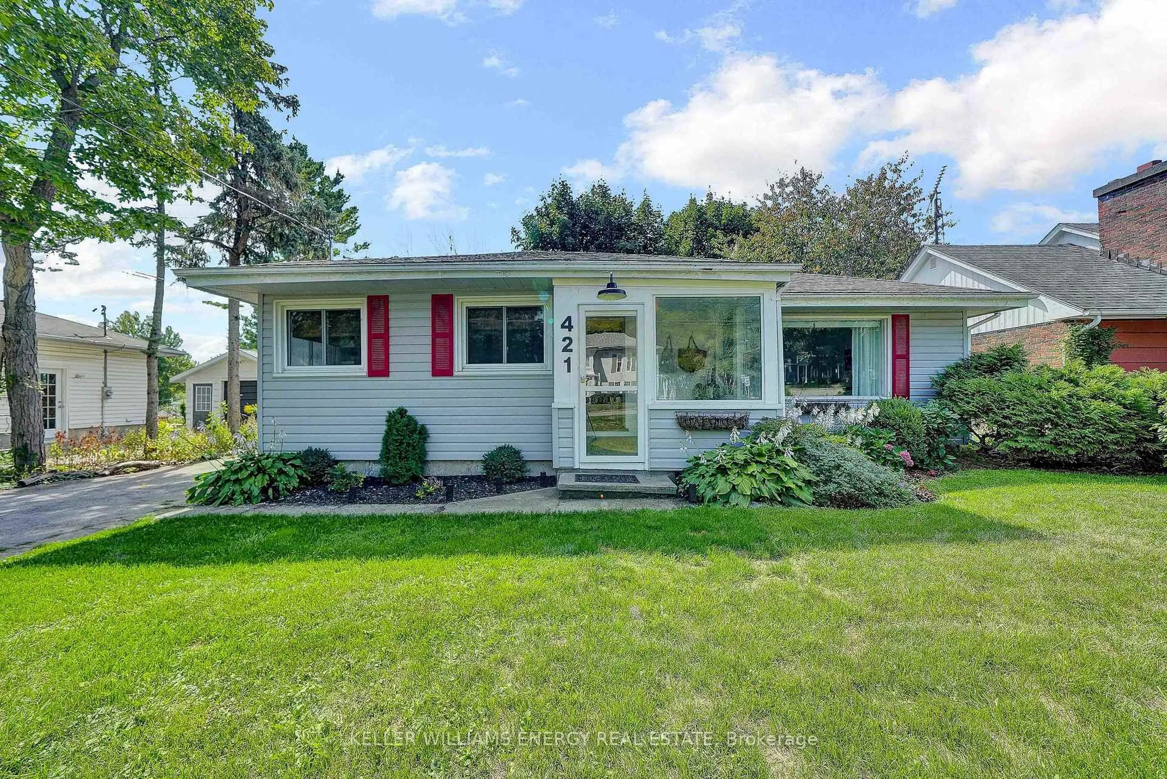 Home with vinyl exterior material, street for 421 Bloomfield Main St, Prince Edward County Ontario K0K 1G0