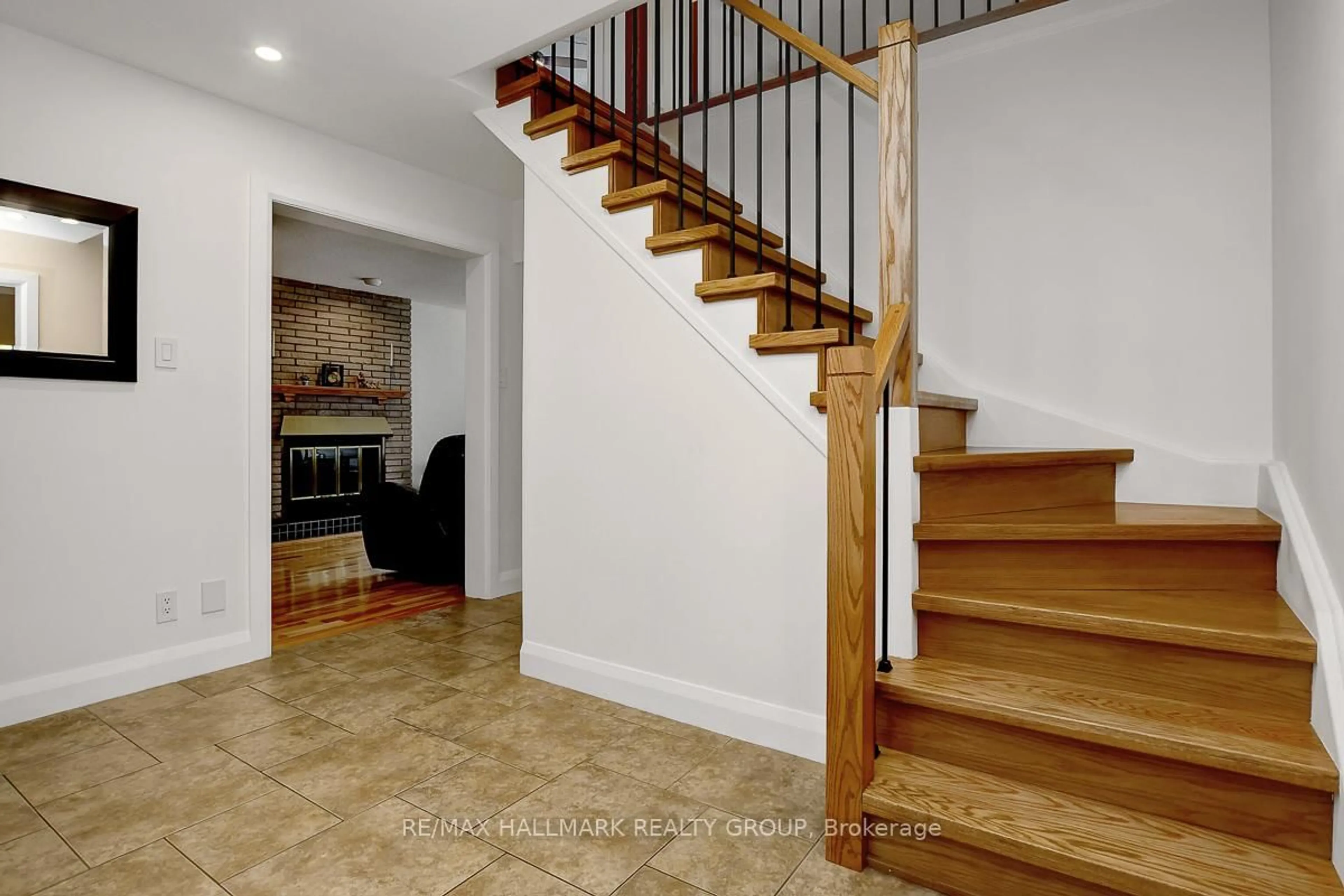 Unknown for 1692 Caminiti Cres, Ottawa Ontario K4A 1L6