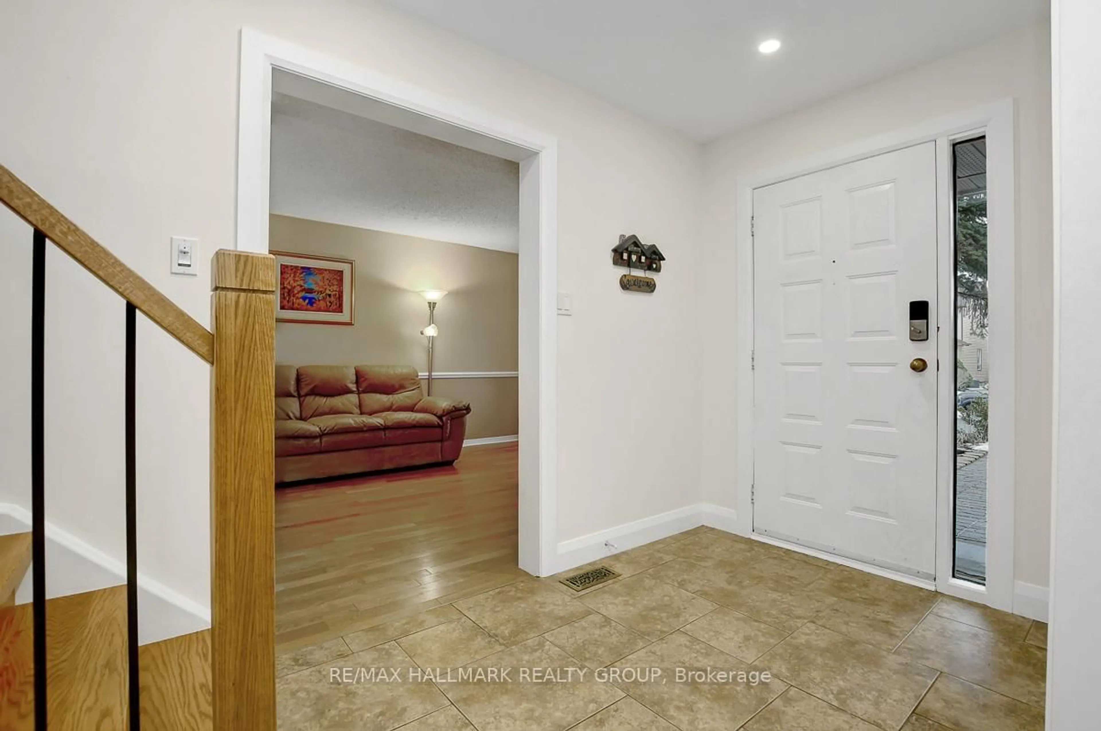 Indoor entryway for 1692 Caminiti Cres, Ottawa Ontario K4A 1L6