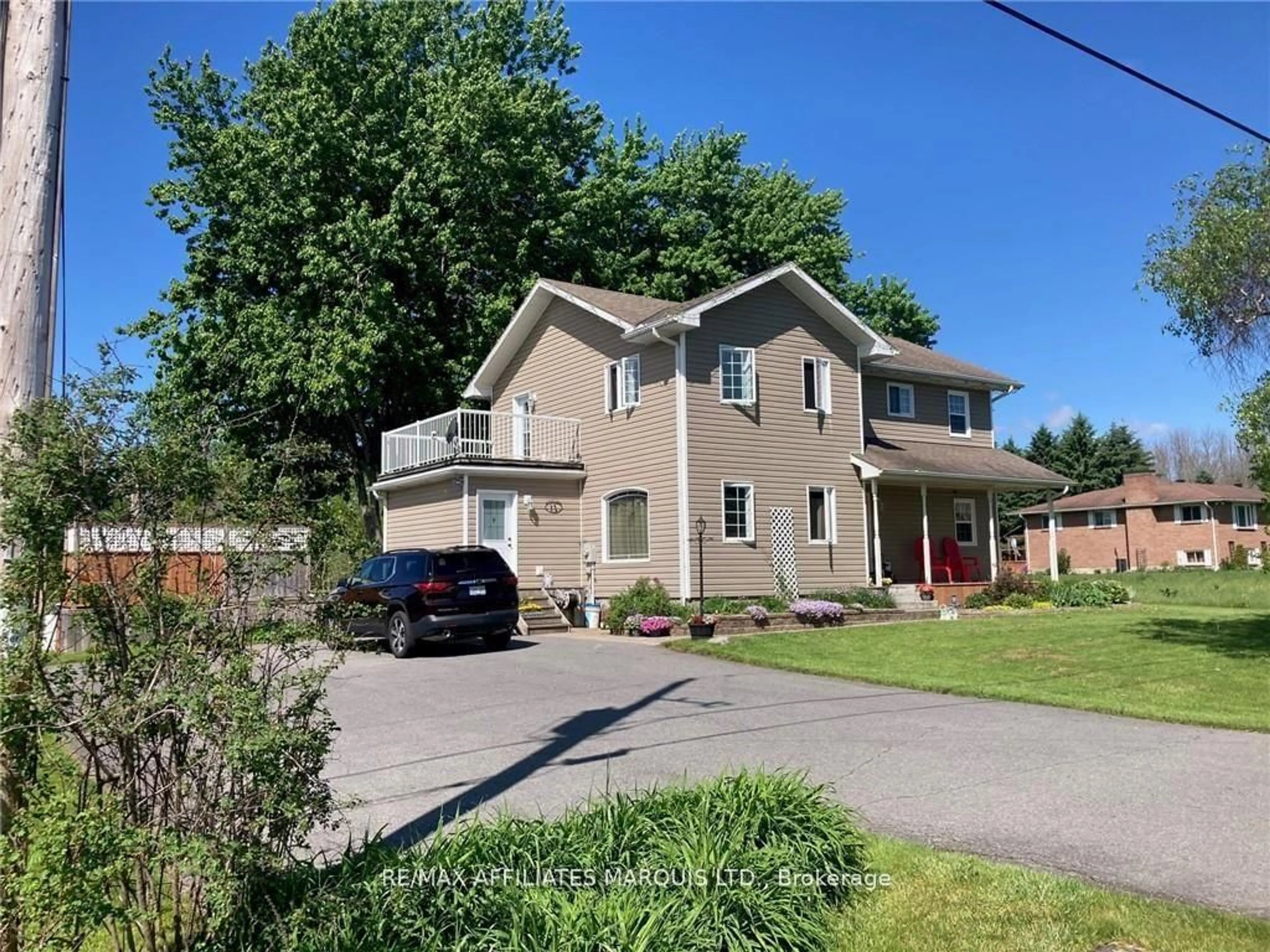 A pic from outside/outdoor area/front of a property/back of a property/a pic from drone, street for 10 Coyle Dr, South Dundas Ontario K0C 1X0