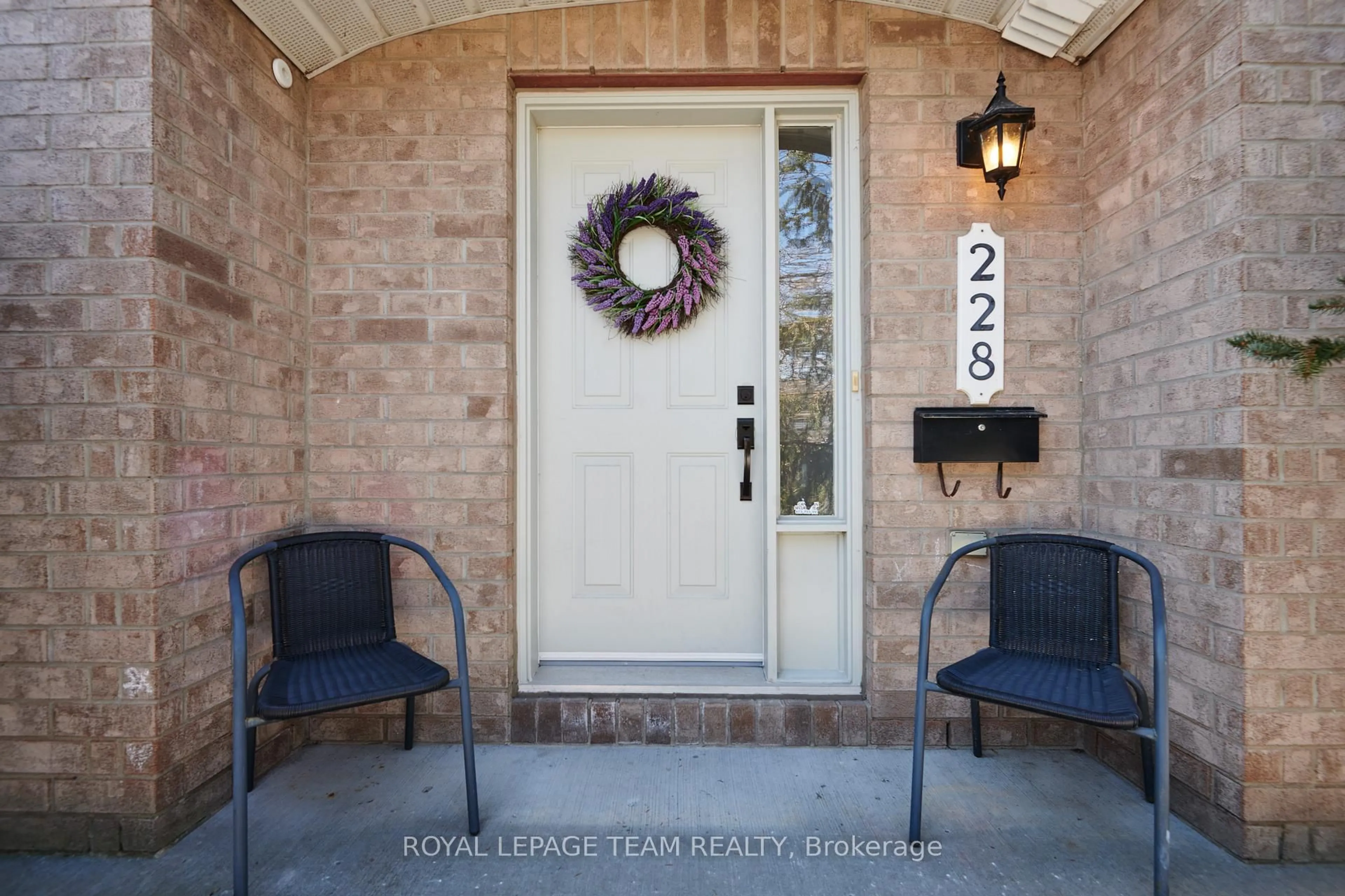 Indoor entryway for 228 Latchford Rd, Ottawa Ontario K1Z 1B9