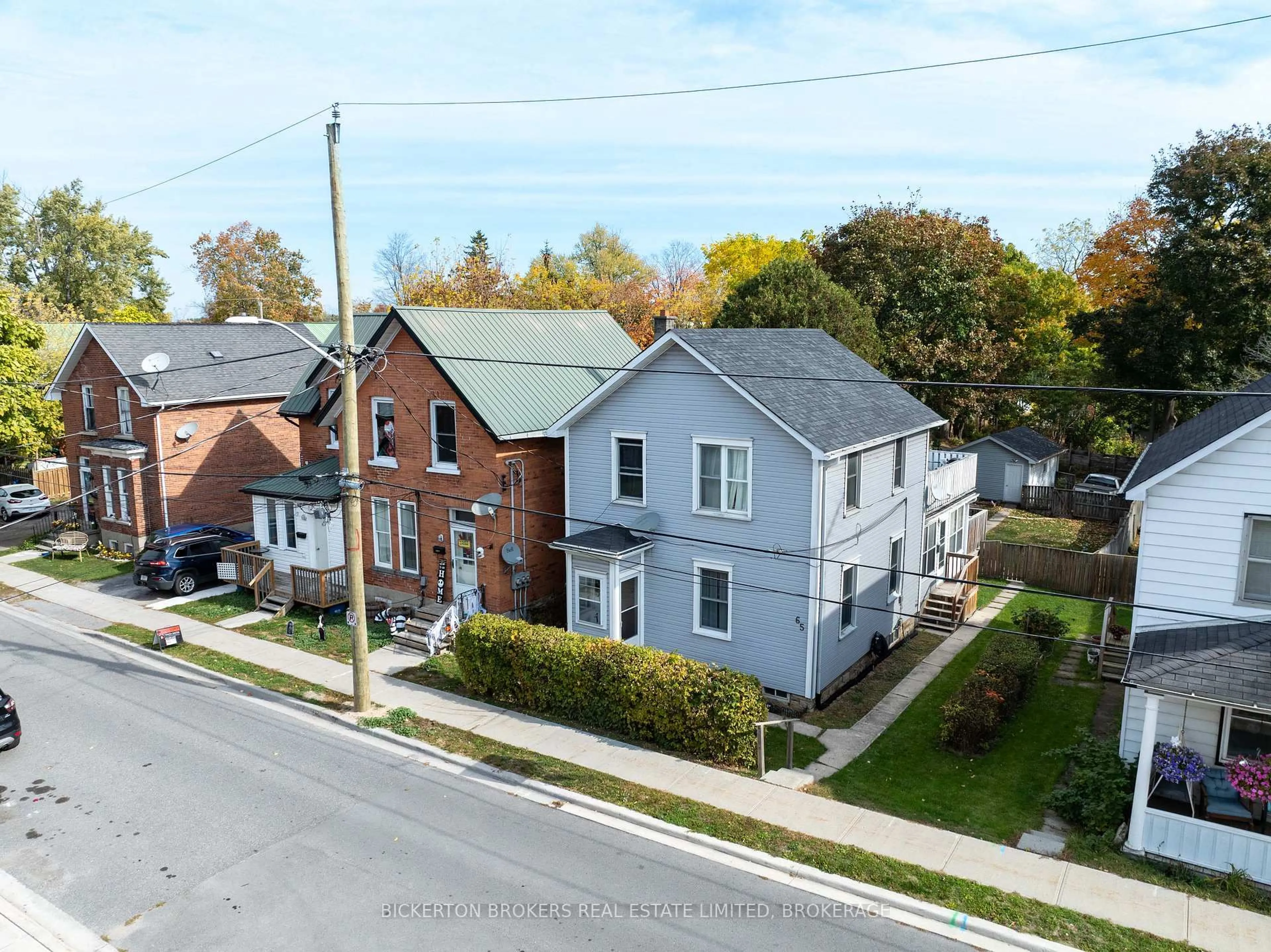 A pic from outside/outdoor area/front of a property/back of a property/a pic from drone, street for 65 Hickory St, Gananoque Ontario K7G 2P6