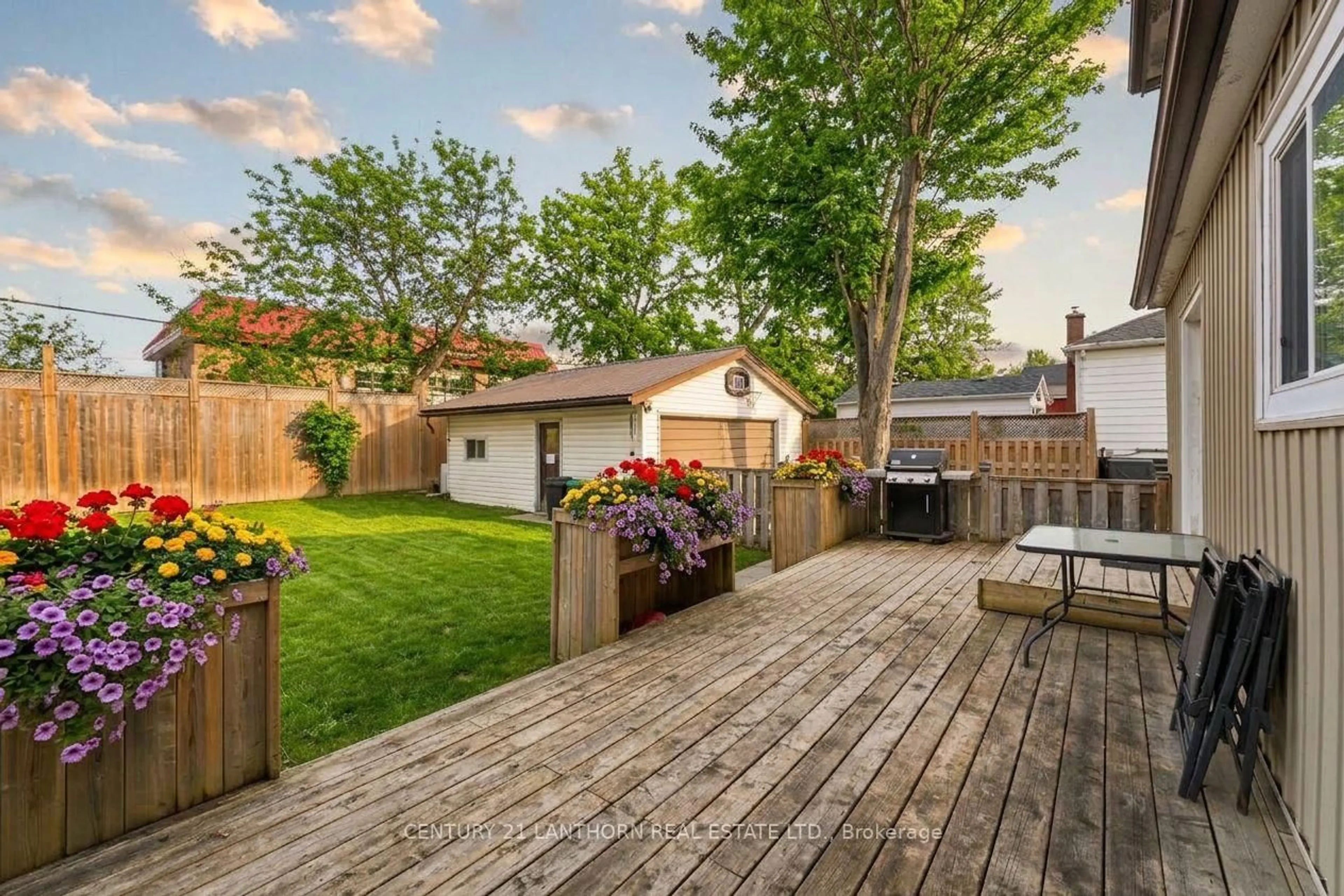 Patio, street for 29 Valleyview Cres, Belleville Ontario K8P 3E9