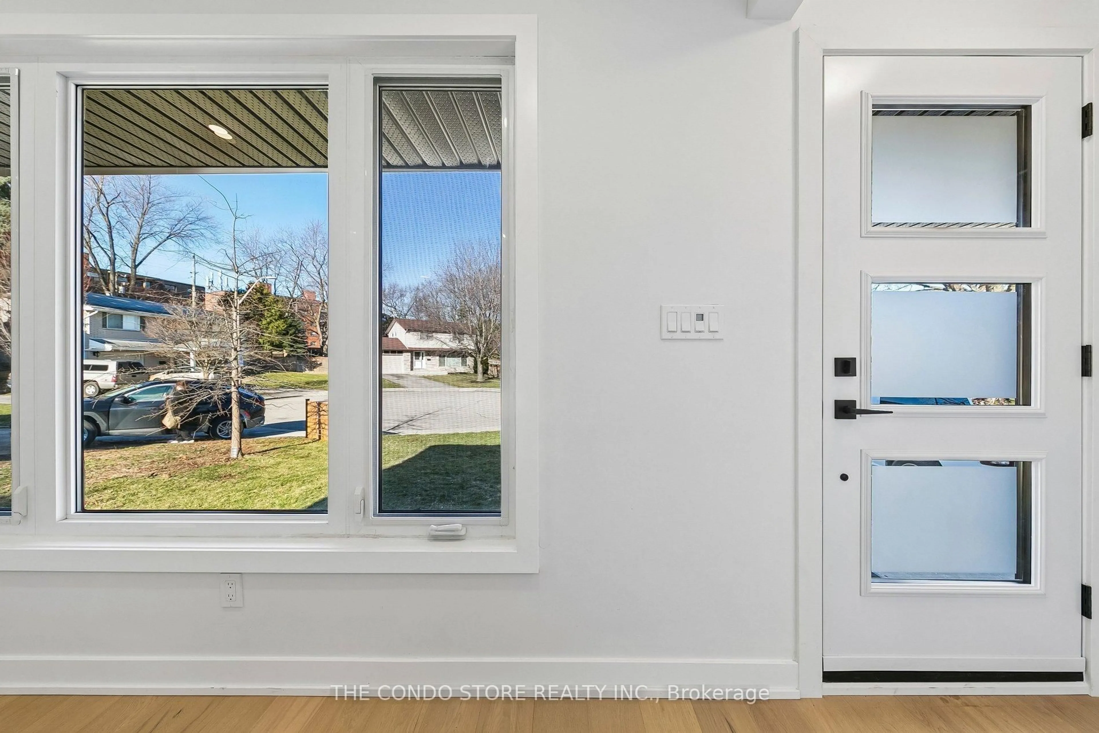 Indoor entryway for 15 Colonial Crt, Hamilton Ontario L8K 4H2