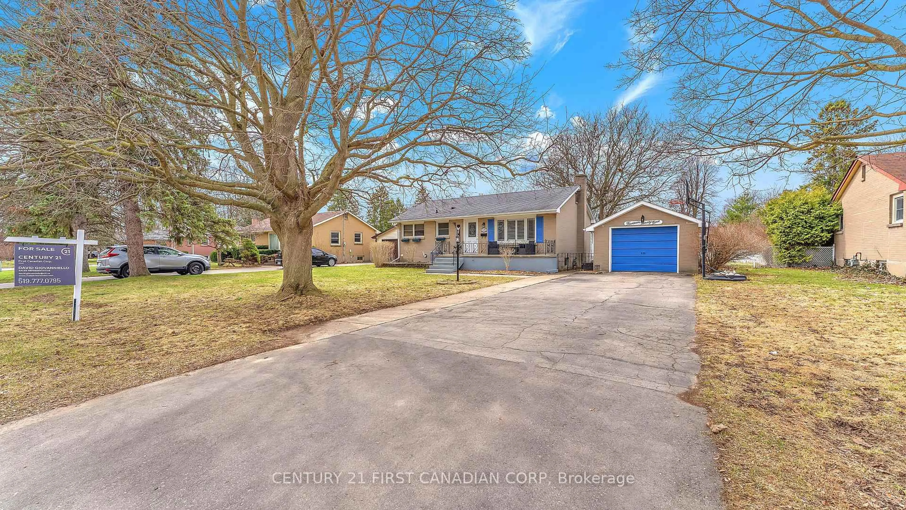 A pic from outside/outdoor area/front of a property/back of a property/a pic from drone, street for 1499 North Vernon Ave, London North Ontario N5X 1N7