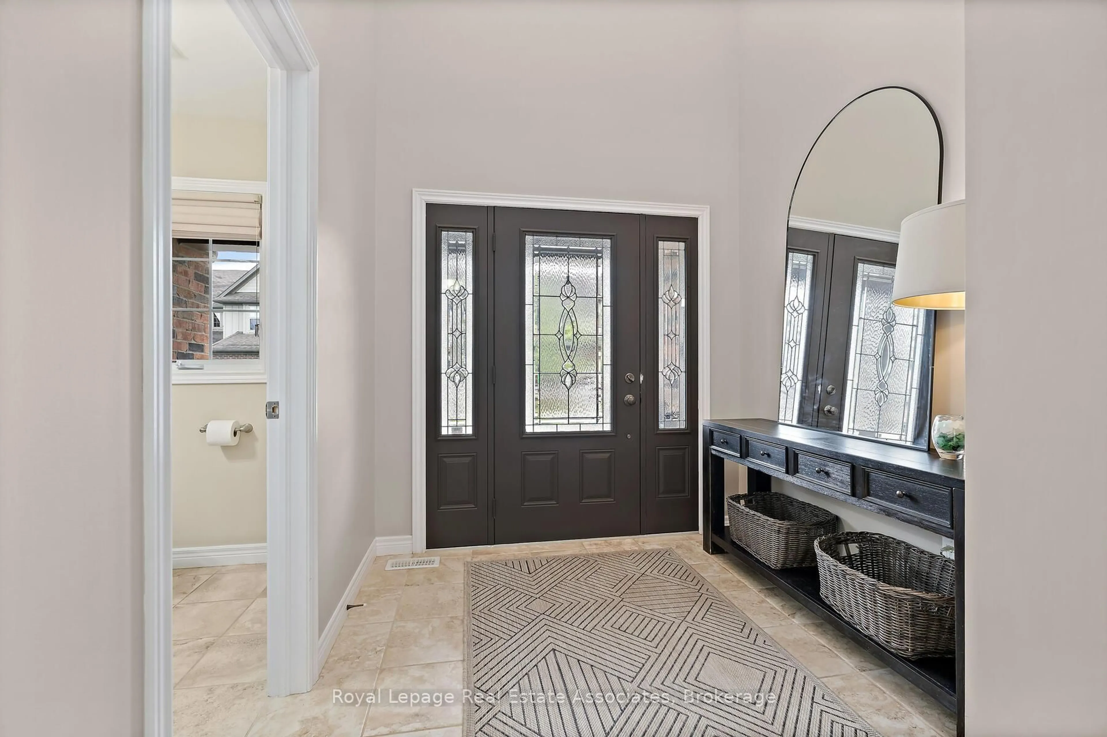 Indoor entryway for 45 Linden Ave, Guelph/Eramosa Ontario N0B 2K0