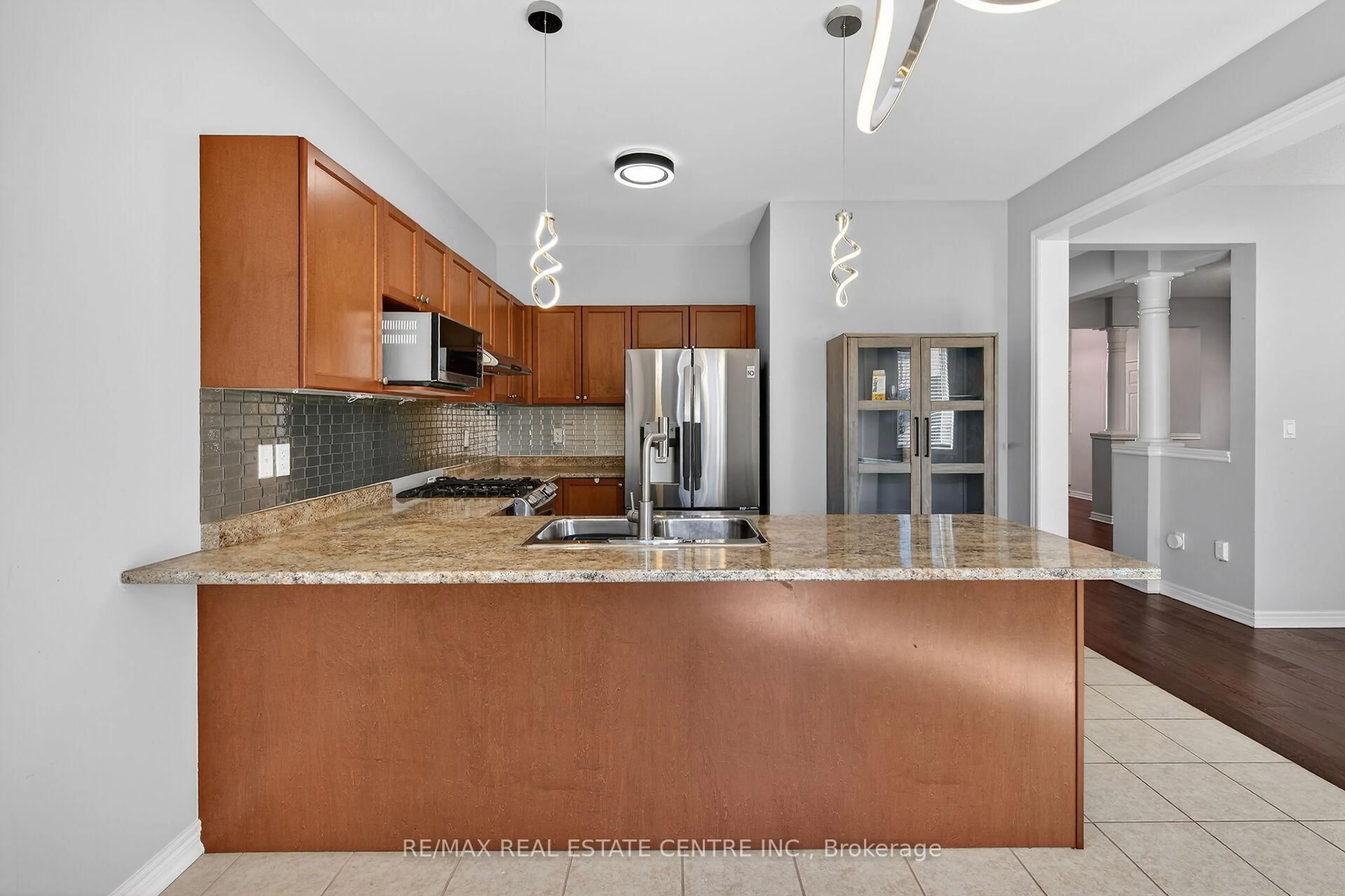 Open concept kitchen, ceramic/tile floor for 244 Raymond Rd, Hamilton Ontario L9K 0H5