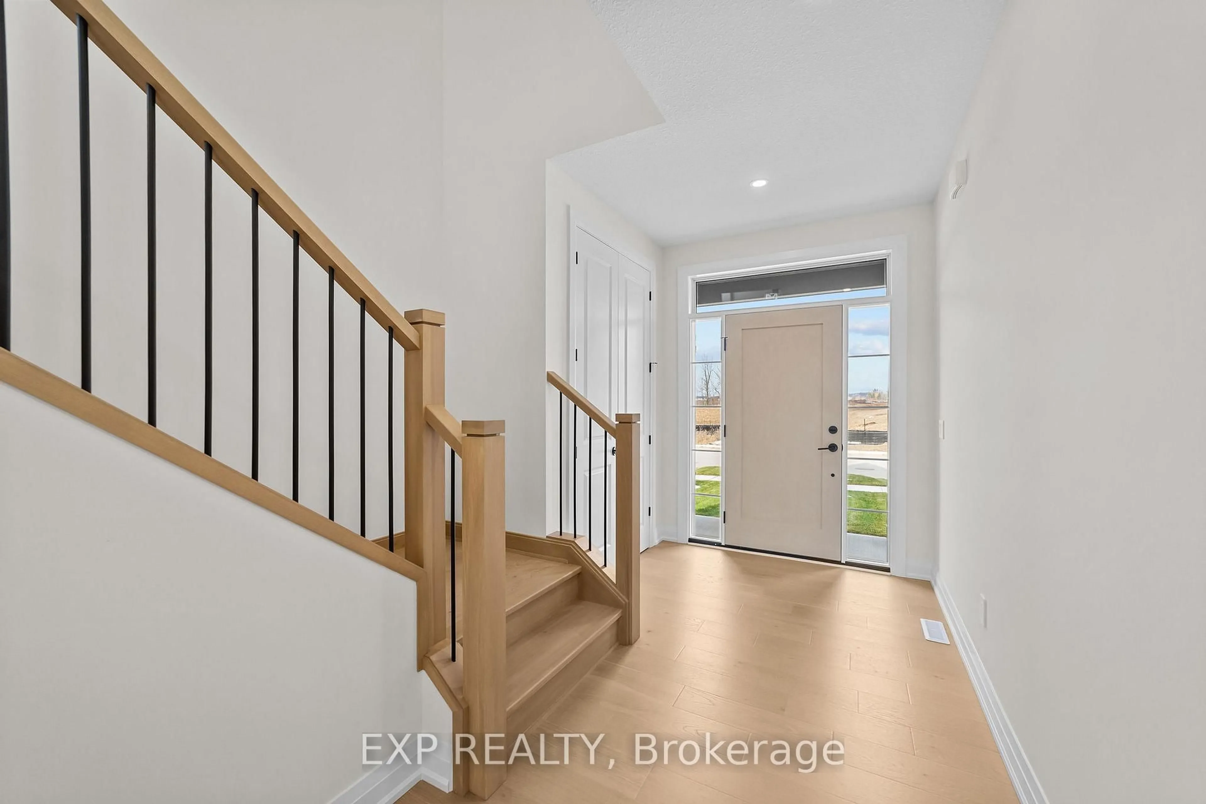 Indoor entryway for 6875 Heathwoods Ave, London South Ontario N6P 1H5