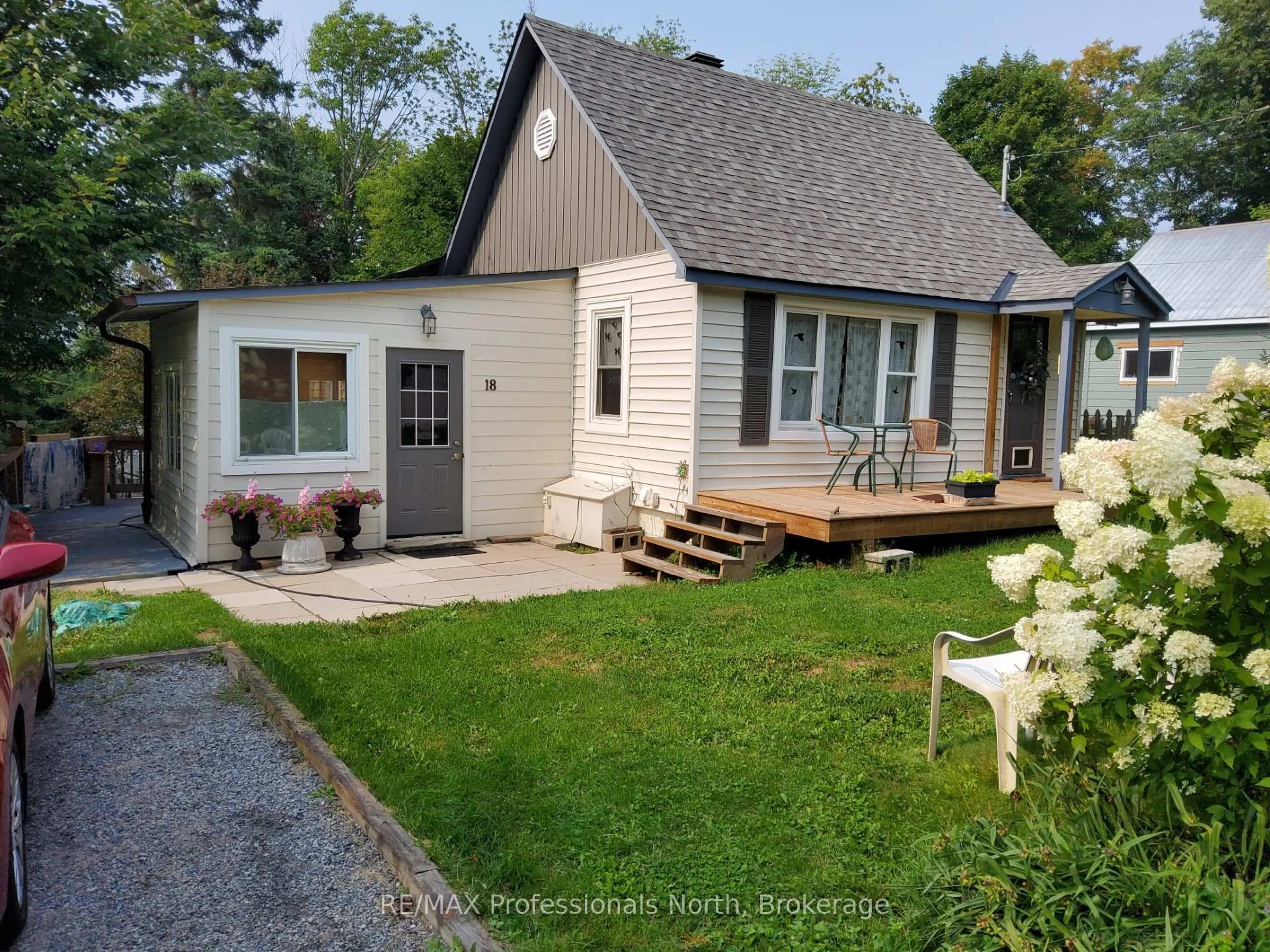 Unknown for 18 George St, Huntsville Ontario P1H 1T9