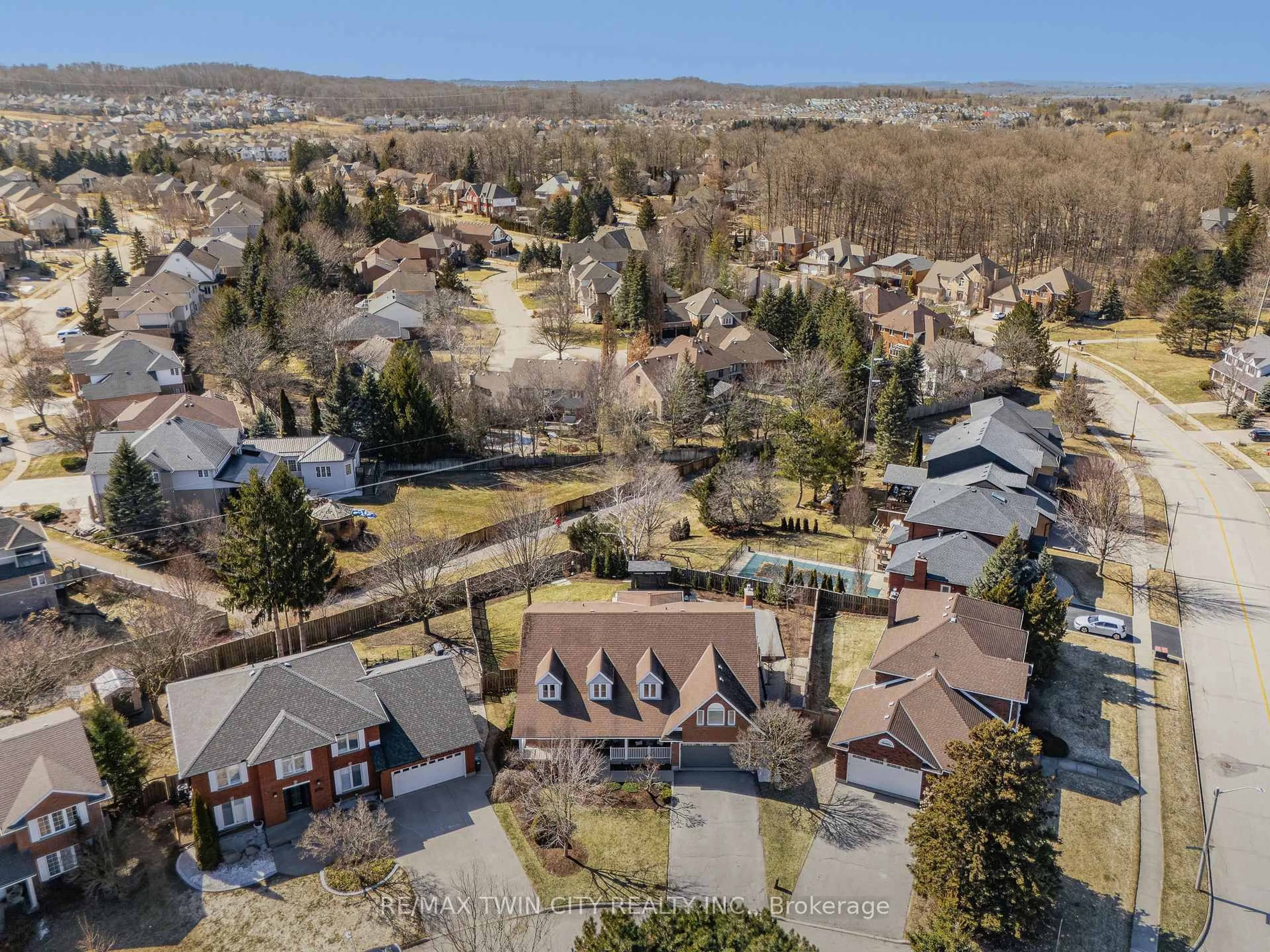 A pic from outside/outdoor area/front of a property/back of a property/a pic from drone, unknown for 553 Sandbrooke Crt, Waterloo Ontario N2T 2H4