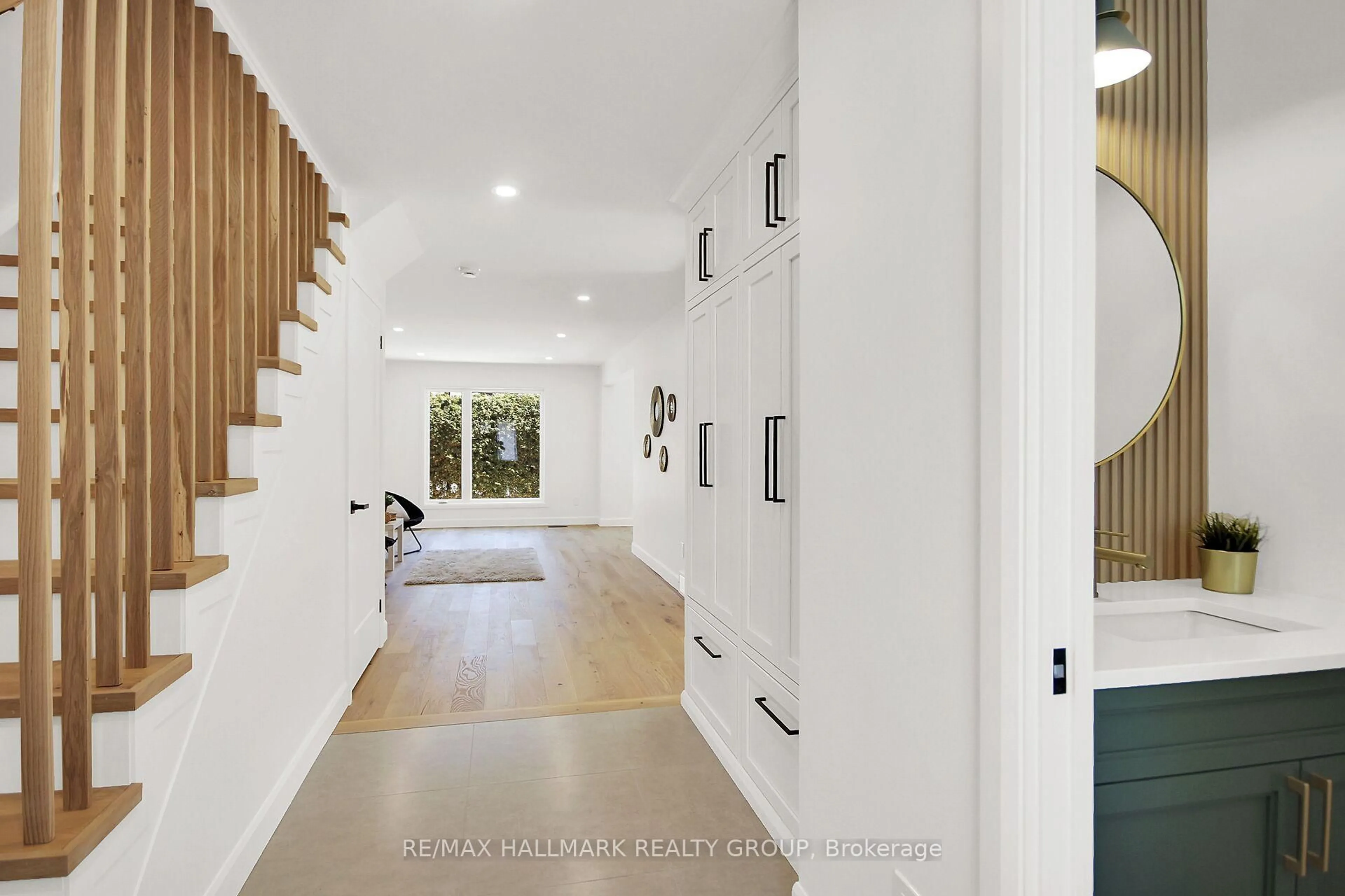 Indoor foyer for 26 Raftus Sq, Ottawa Ontario K2J 1J3