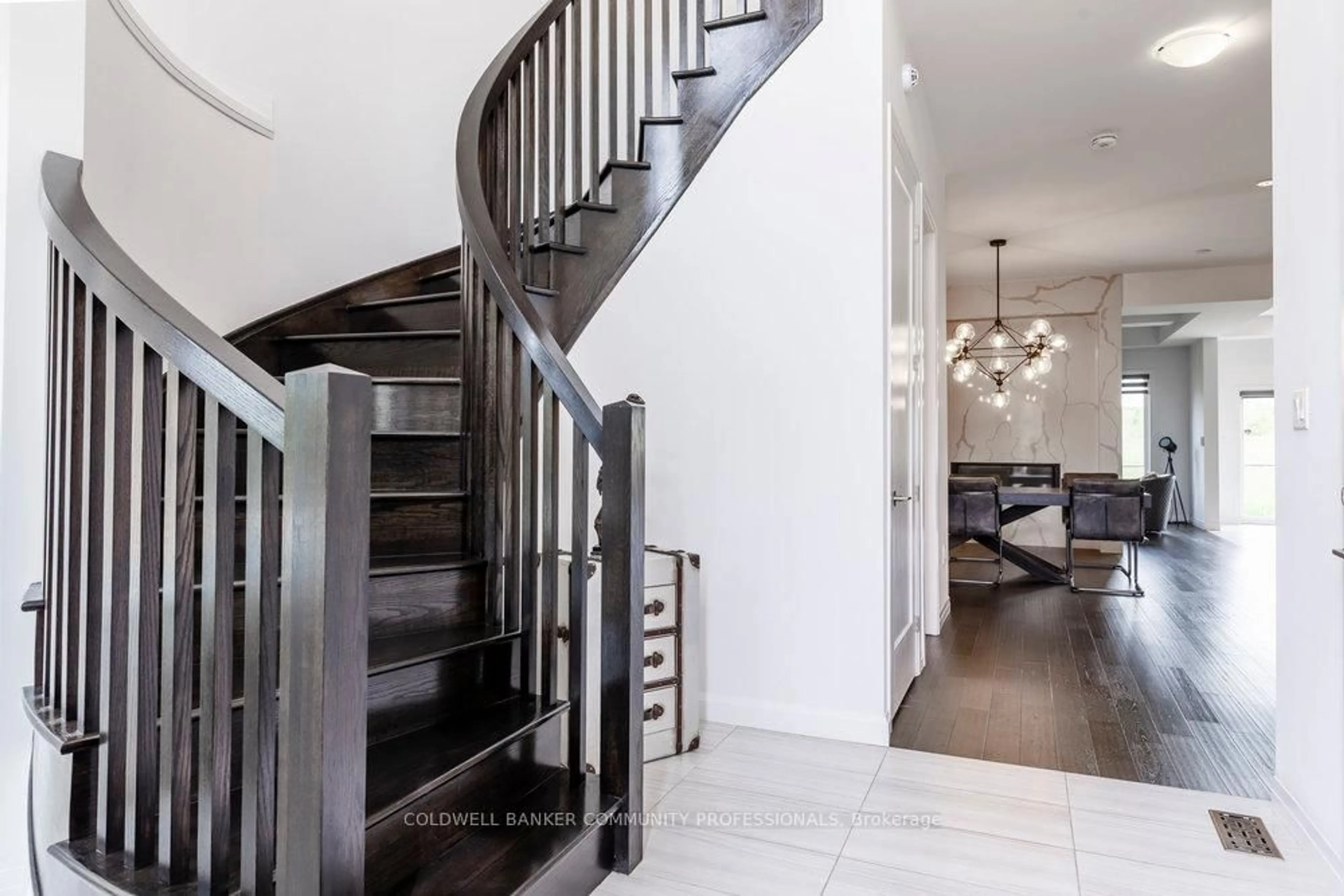 Stairs for 102 Greenwich Ave, Hamilton Ontario L8J 0L6