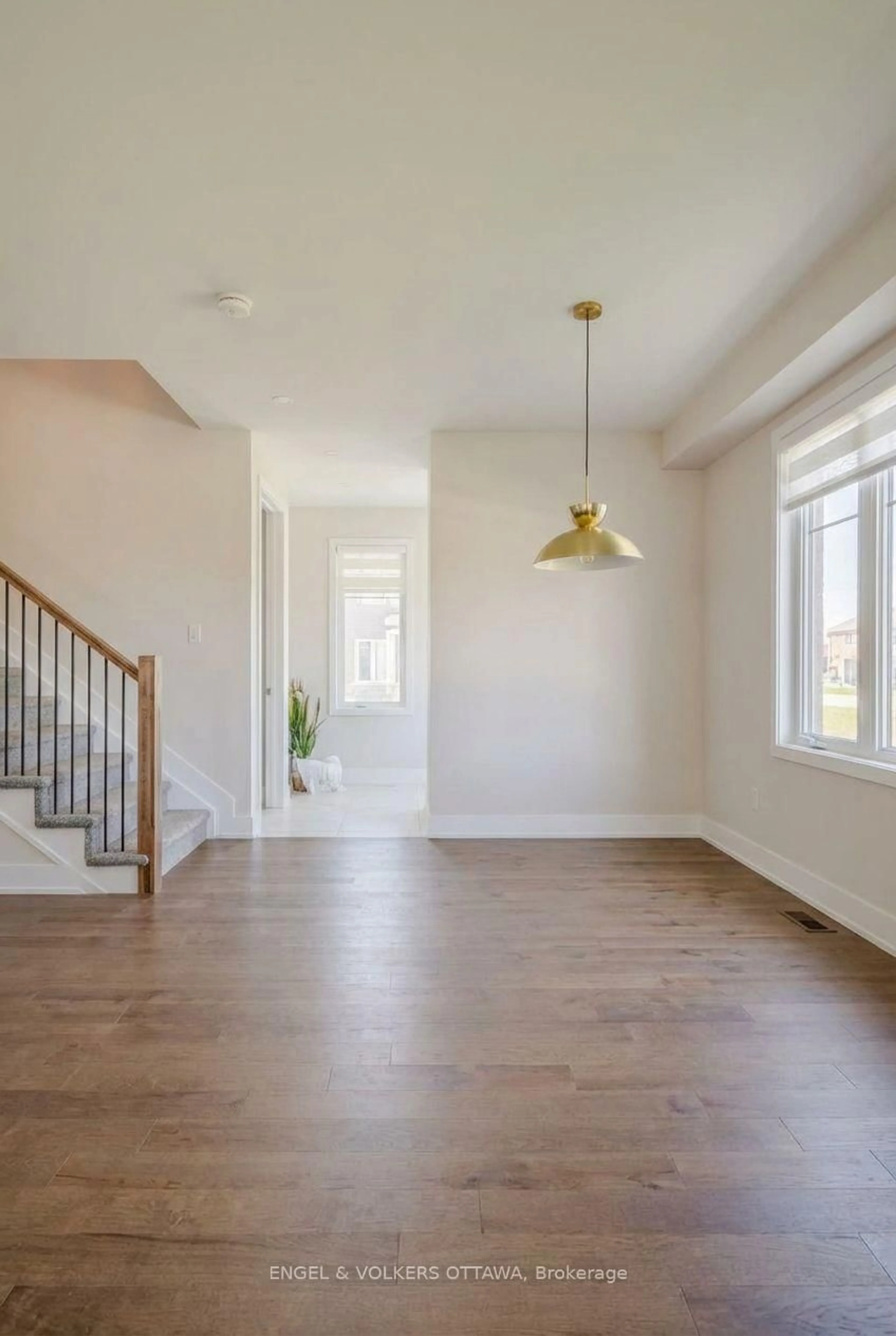 Indoor entryway for 660 Terrier Circ, Richmond Ontario K0A 2Z0