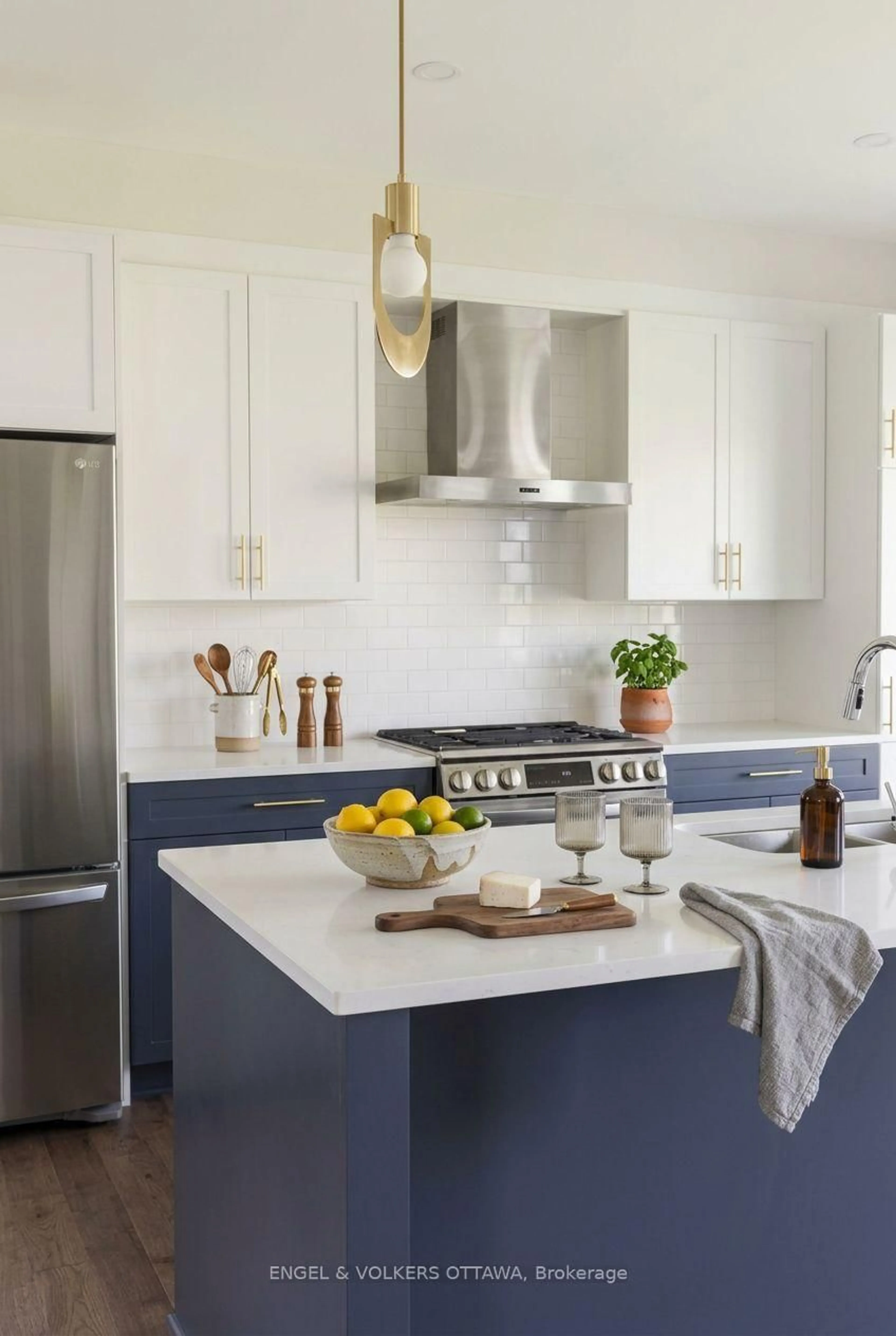 Contemporary kitchen, ceramic/tile floor for 660 Terrier Circ, Richmond Ontario K0A 2Z0