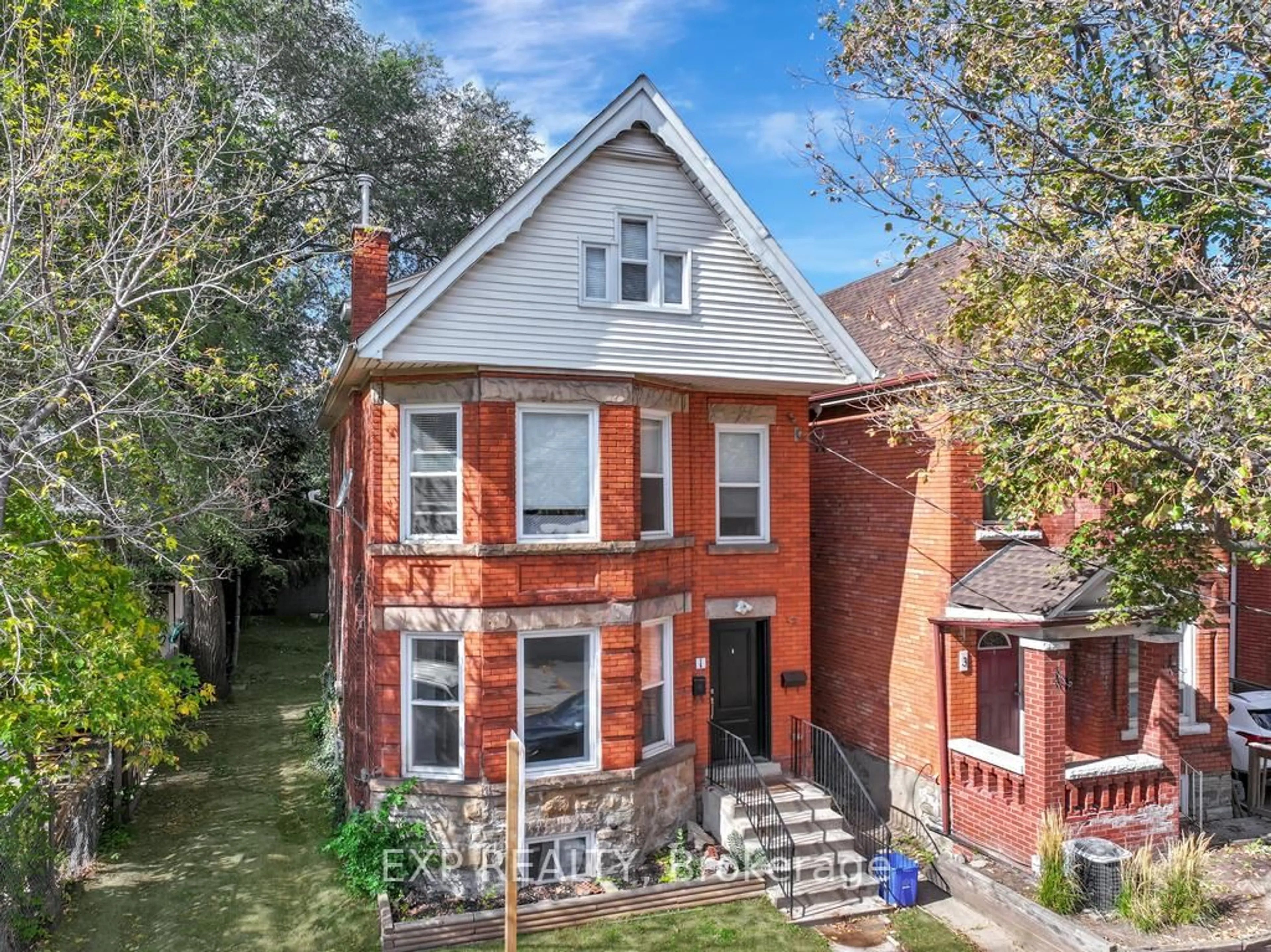 Home with brick exterior material, street for 1 Madison Ave, Hamilton Ontario L8L 5Y2