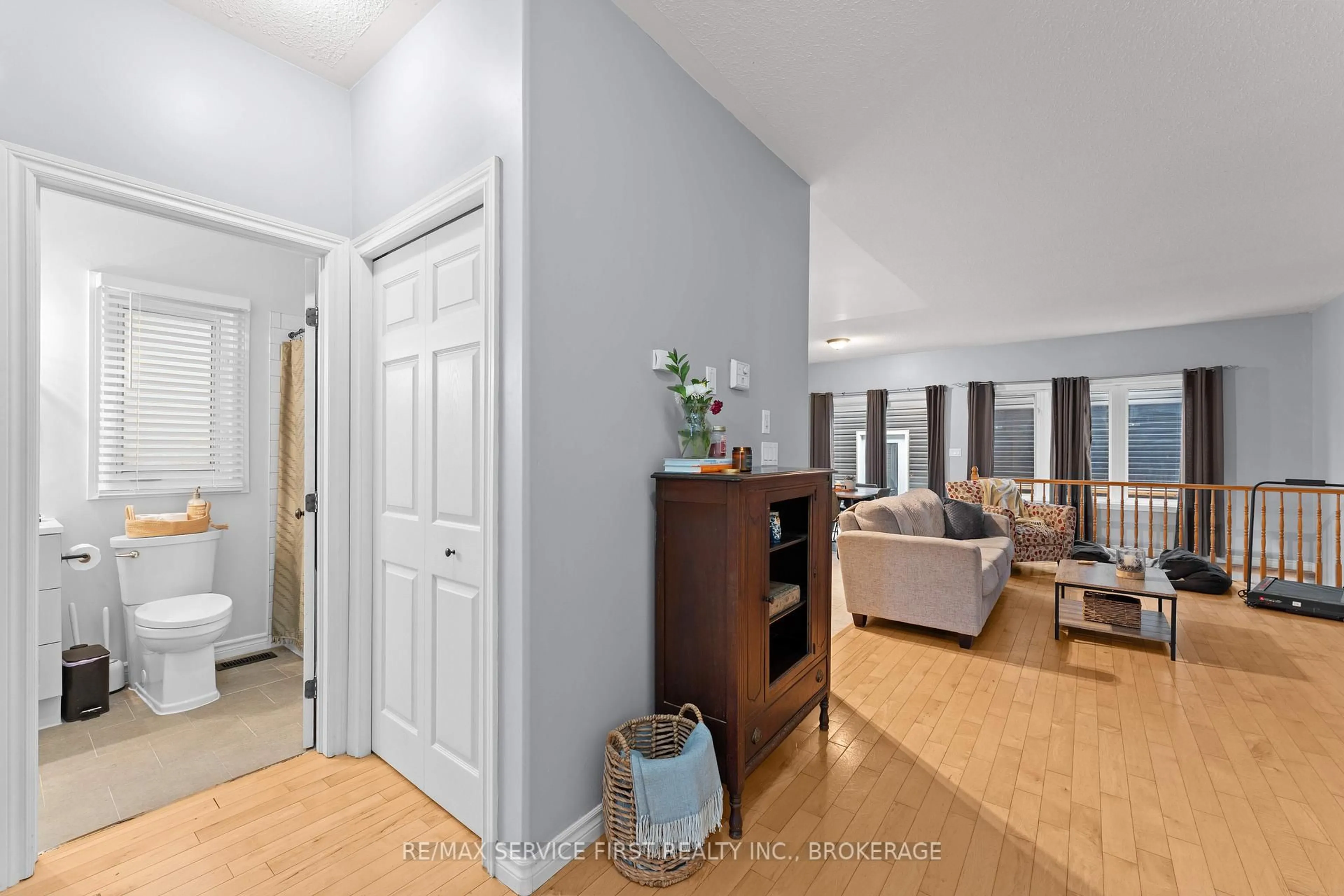 Indoor entryway for 151 Kildare Ave, Loyalist Ontario K7N 1Z9