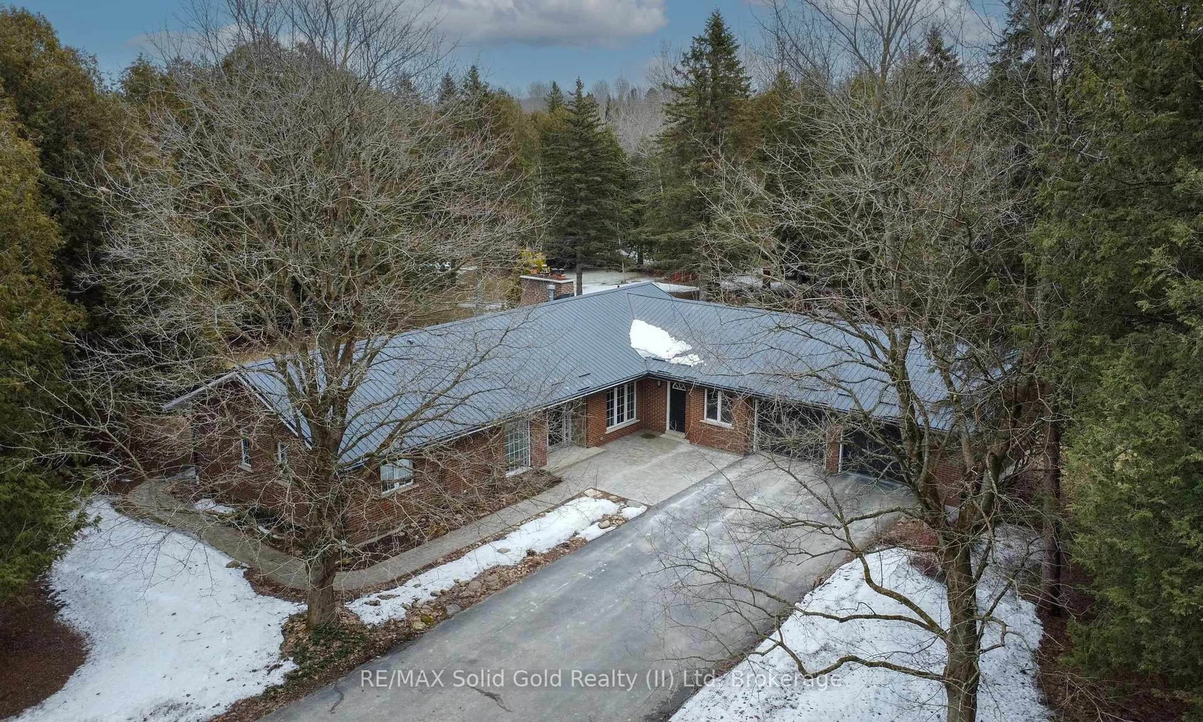 A pic from outside/outdoor area/front of a property/back of a property/a pic from drone, unknown for 31557 9th Line, East Garafraxa Ontario L9W 6Y9