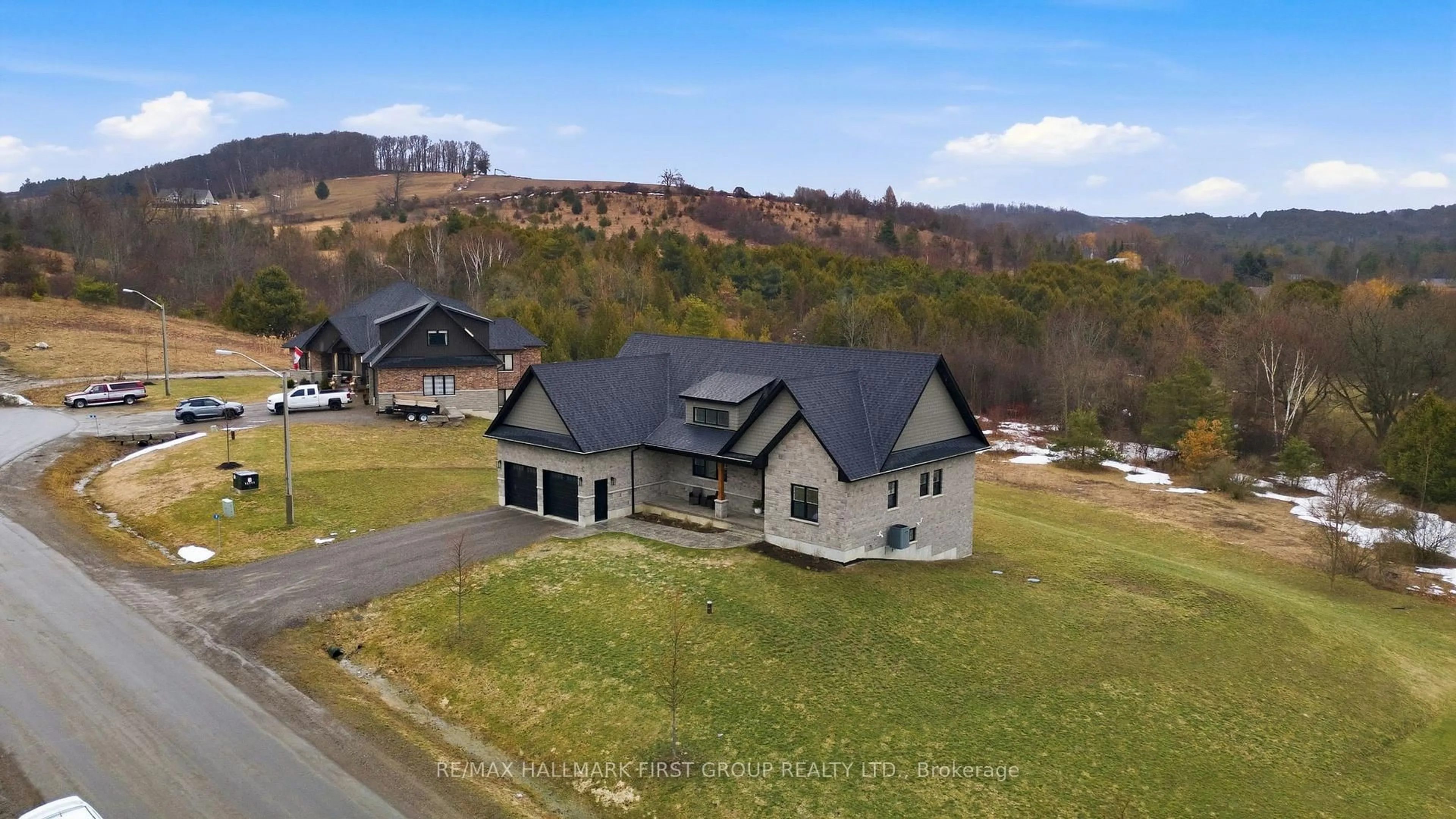 A pic from outside/outdoor area/front of a property/back of a property/a pic from drone, mountain view for 8 Archibald Crt, Hamilton Township Ontario K0K 1C0