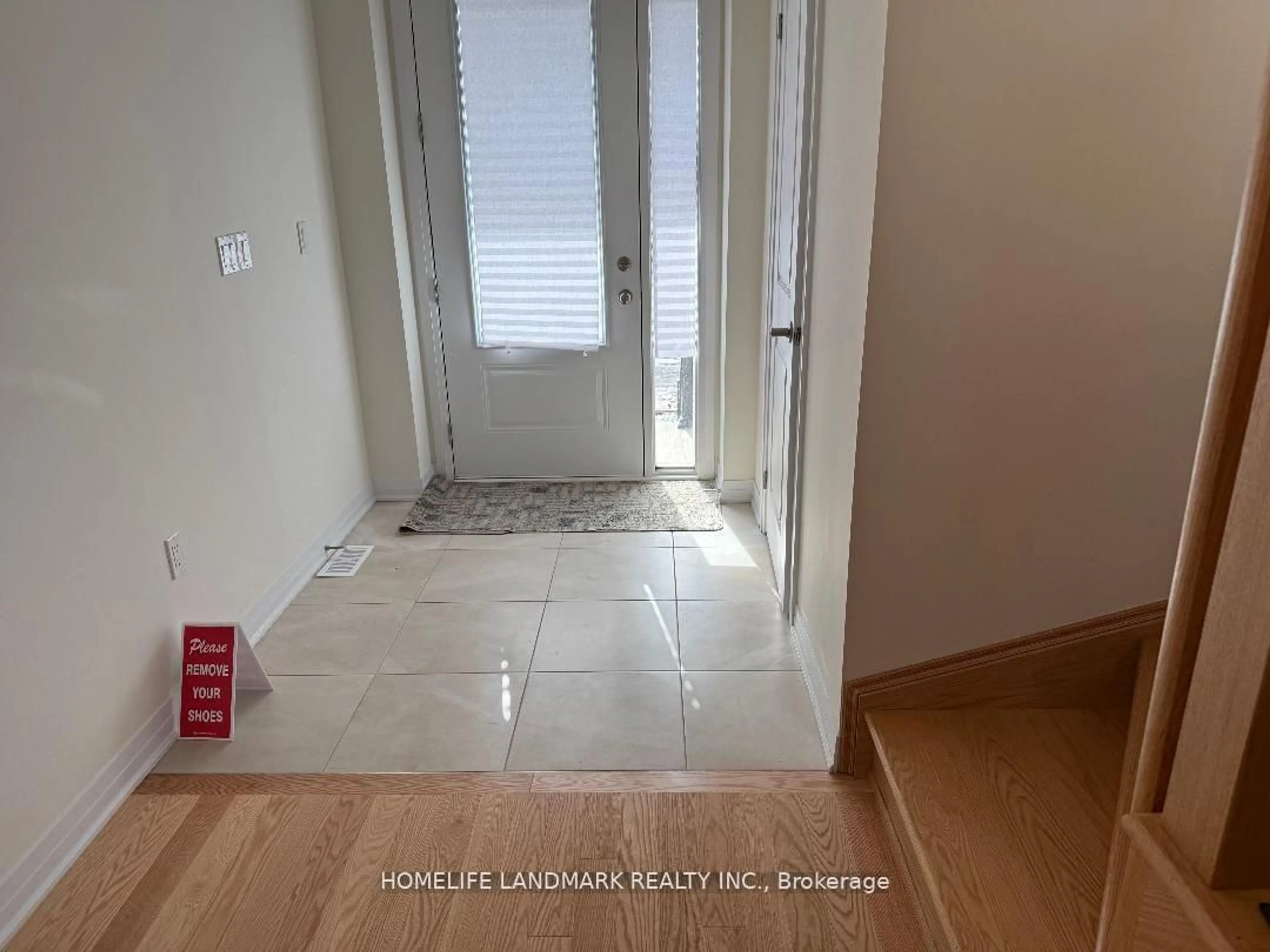 Indoor entryway for 18 Tyler Ave, Erin Ontario N0B 1T0