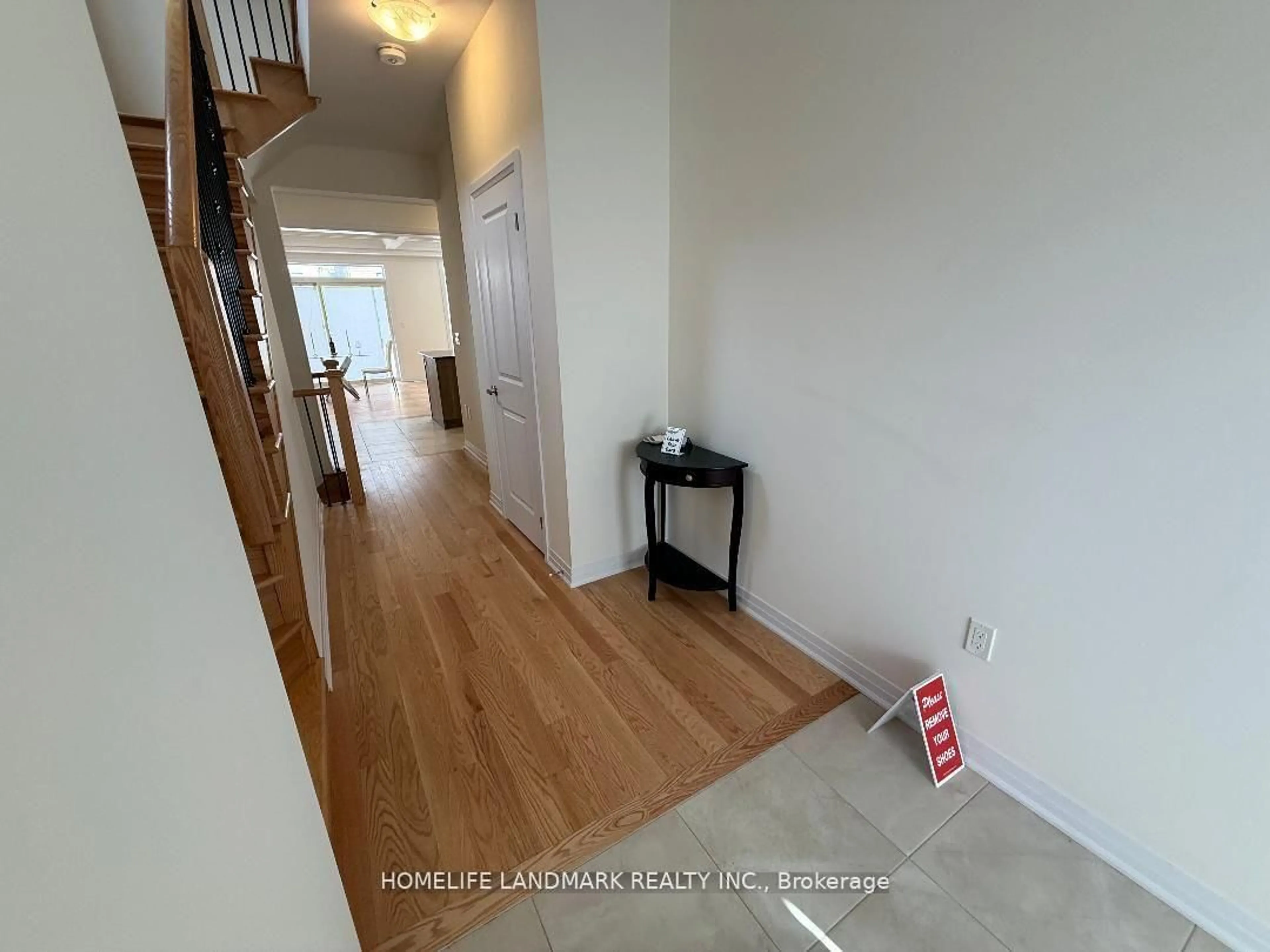 Indoor entryway for 18 Tyler Ave, Erin Ontario N0B 1T0