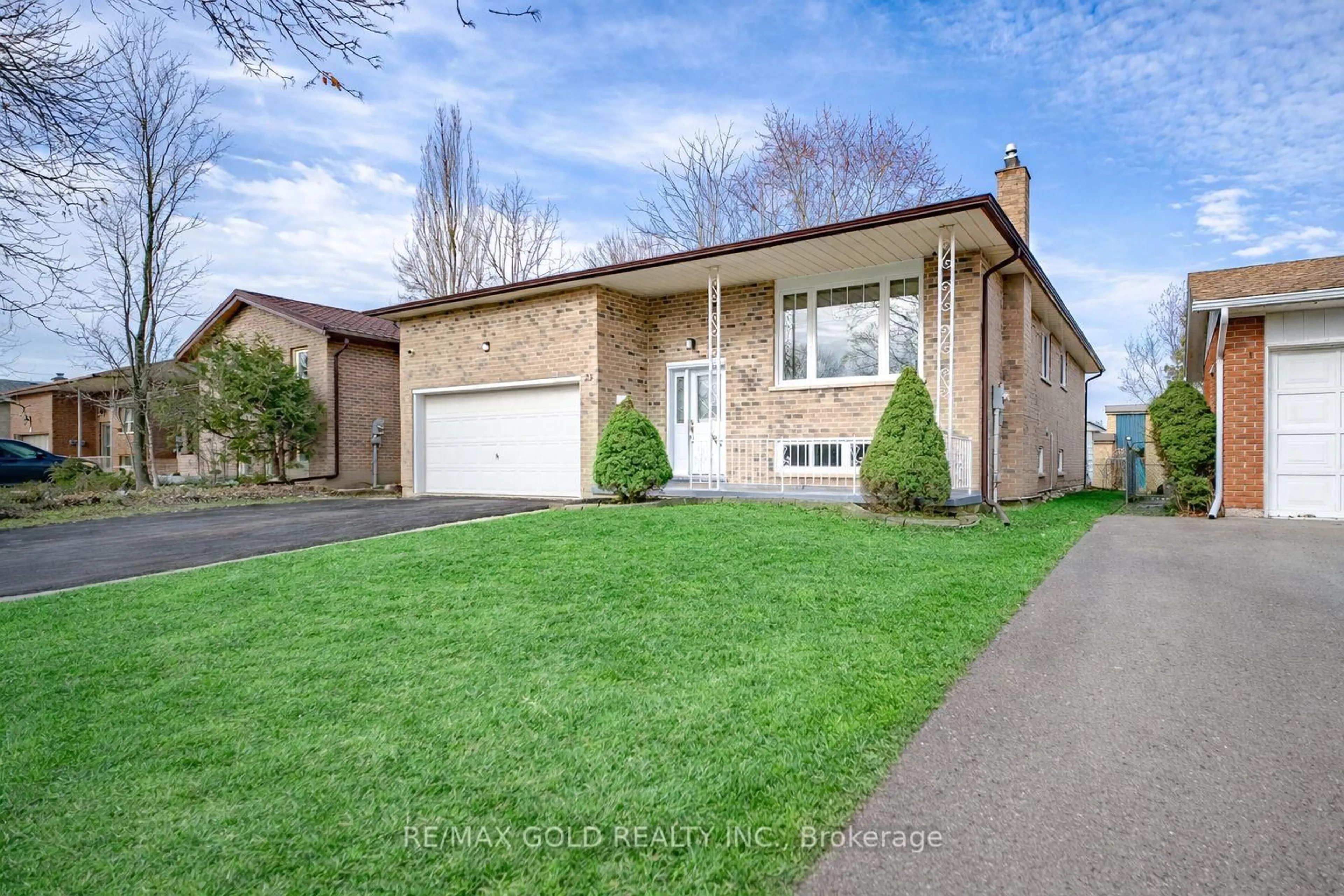 Home with brick exterior material, street for 23 Bridlewood Dr, Welland Ontario L3C 6J7