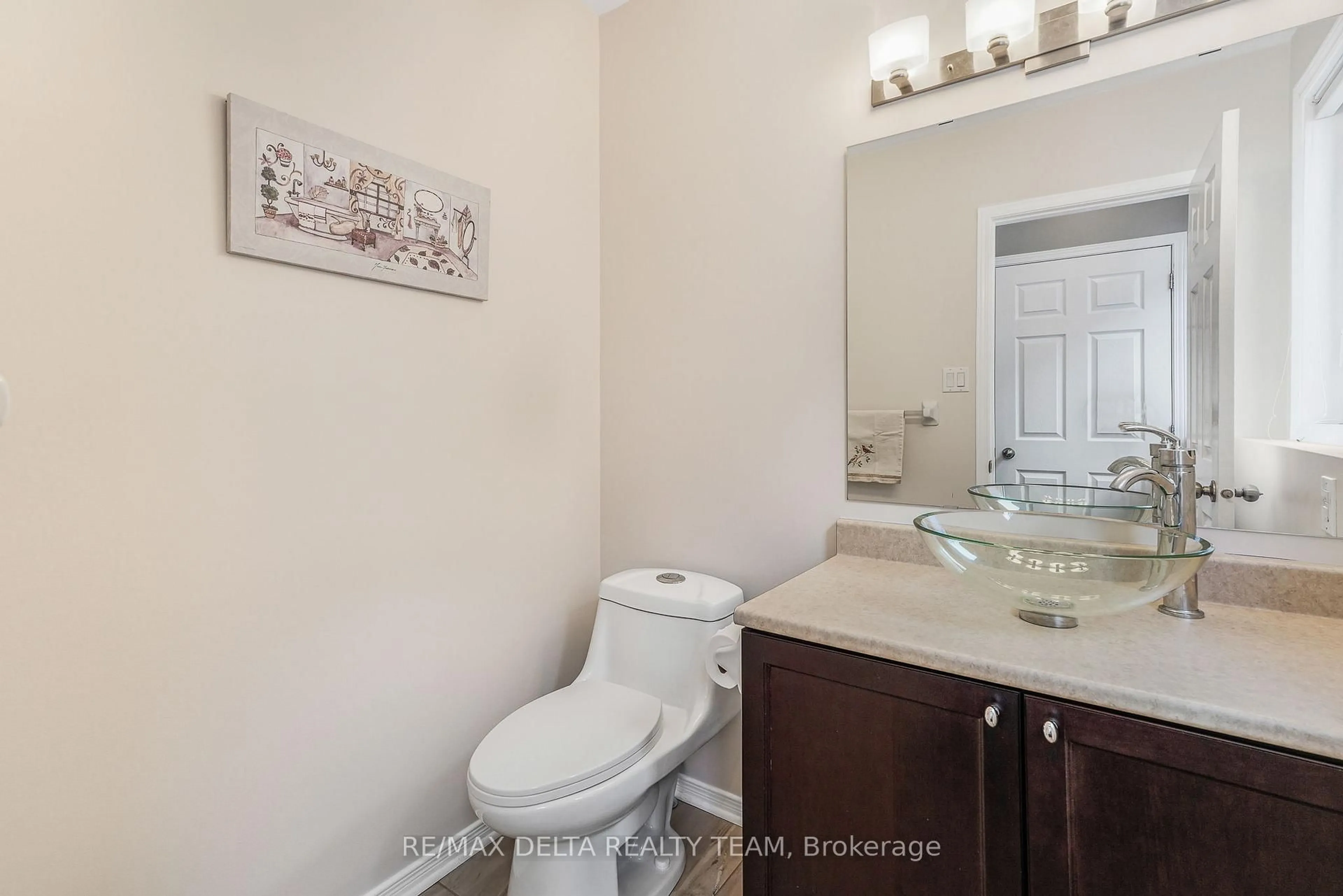 Standard bathroom, unknown for 1021 Fieldfair Way, Orleans Ontario K4A 0E2