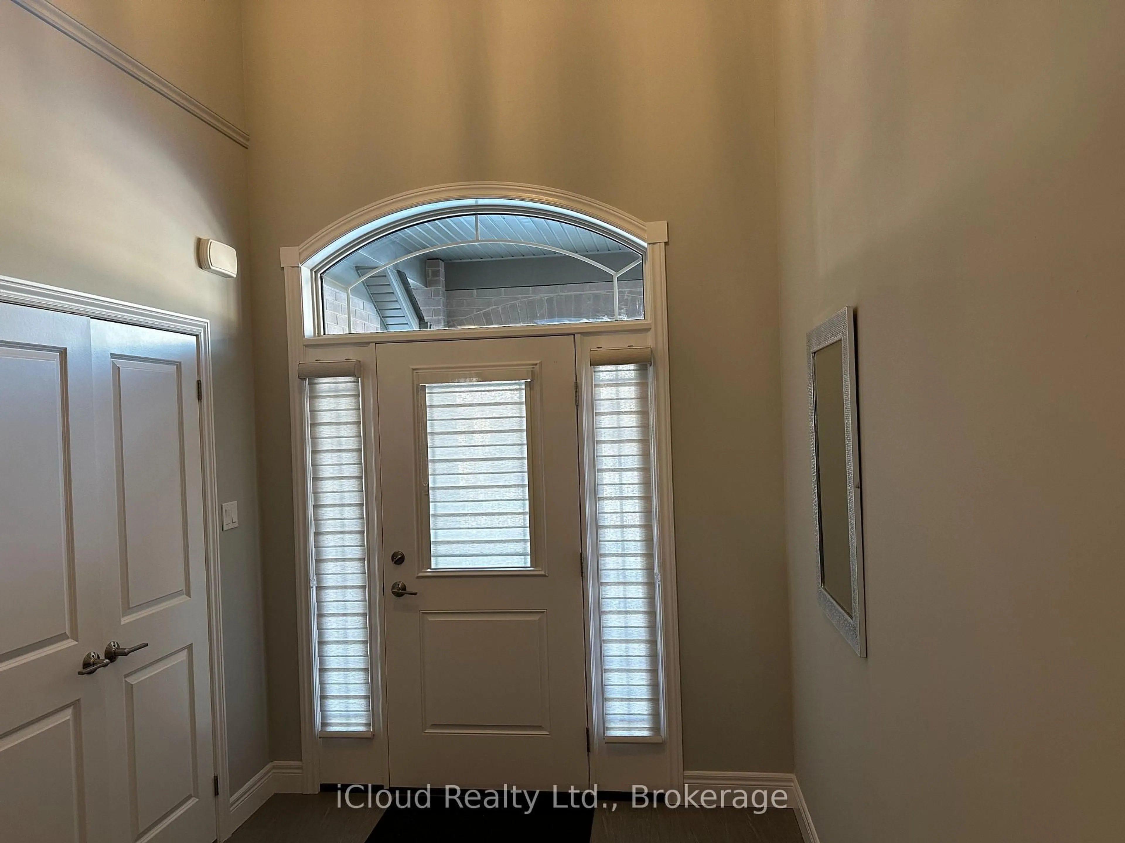 Indoor entryway for 106 Queensgate Cres, Woolwich Ontario N0B 1M0