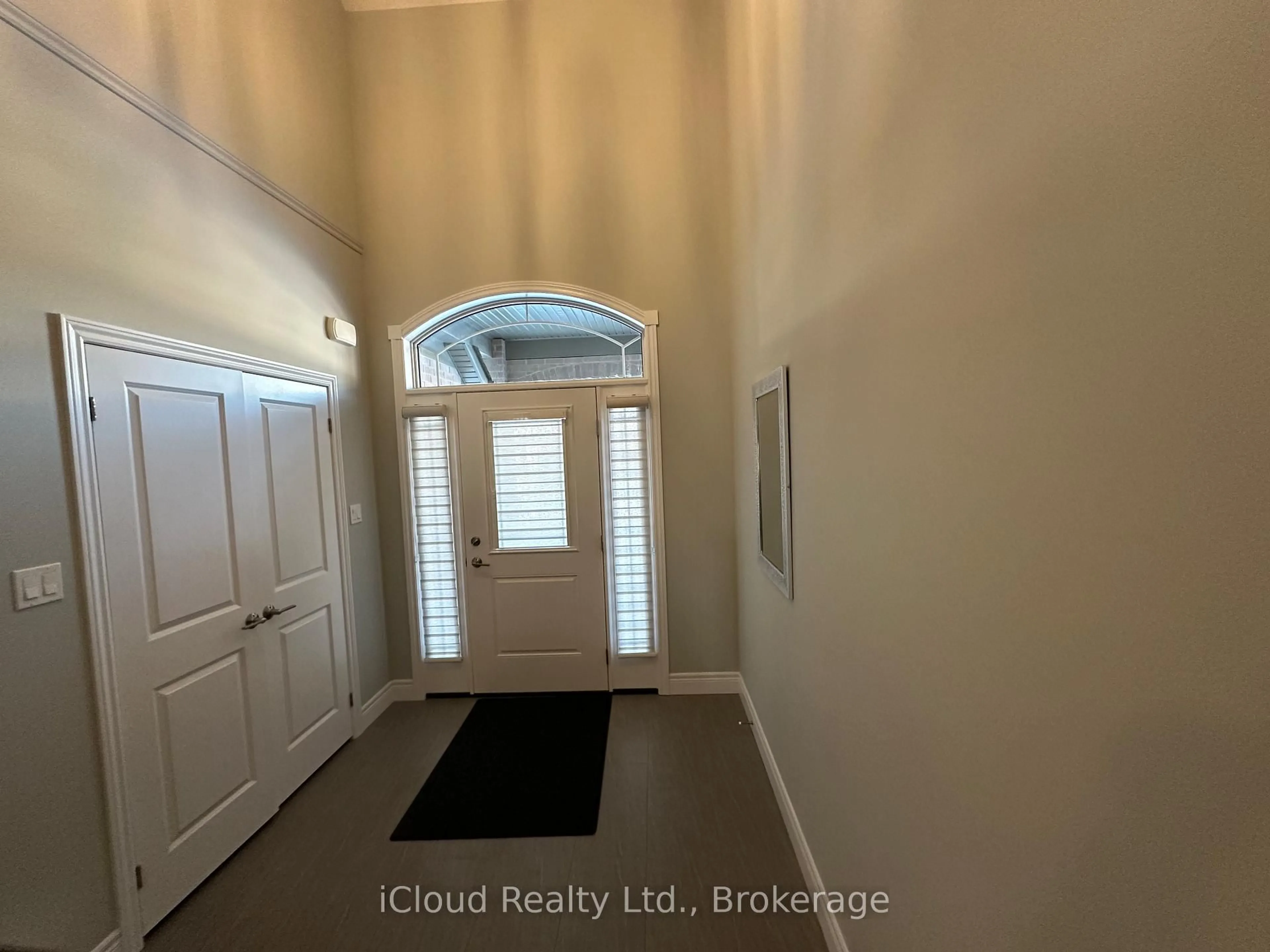 Indoor entryway for 106 Queensgate Cres, Woolwich Ontario N0B 1M0
