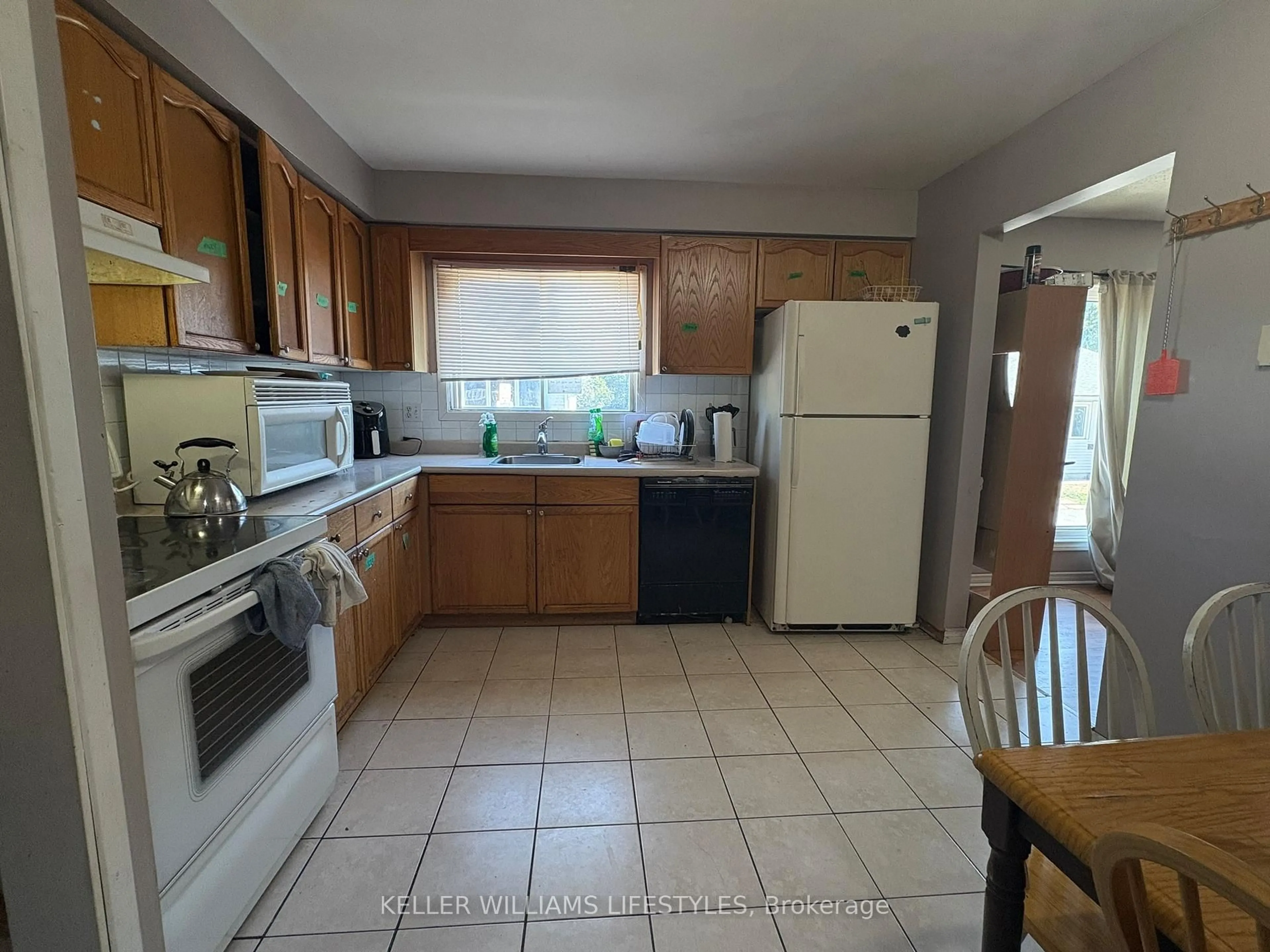 Standard kitchen, unknown for 1840 Culver Dr, London East Ontario N5V 3K6