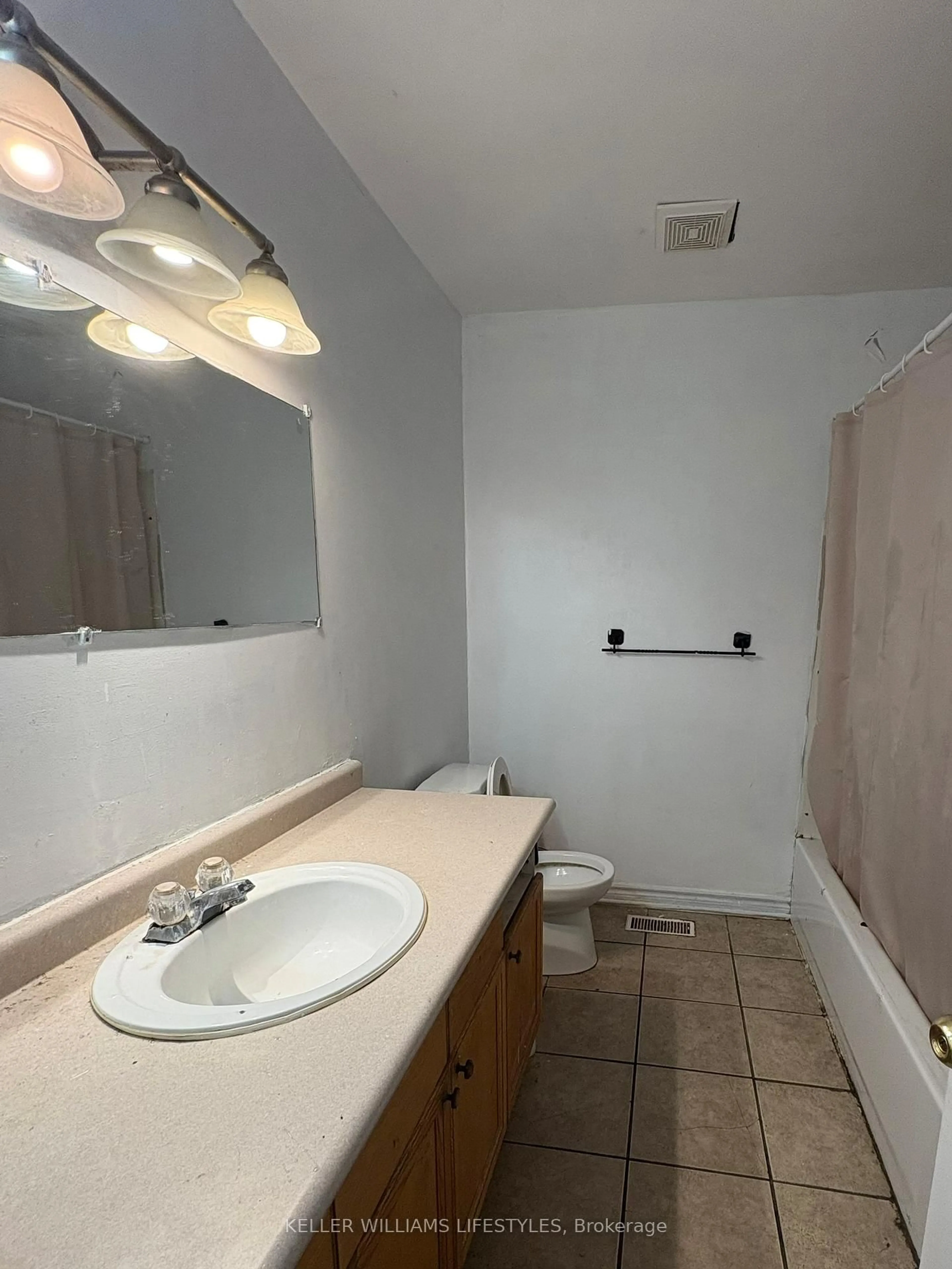 Standard bathroom, unknown for 1840 Culver Dr, London East Ontario N5V 3K6