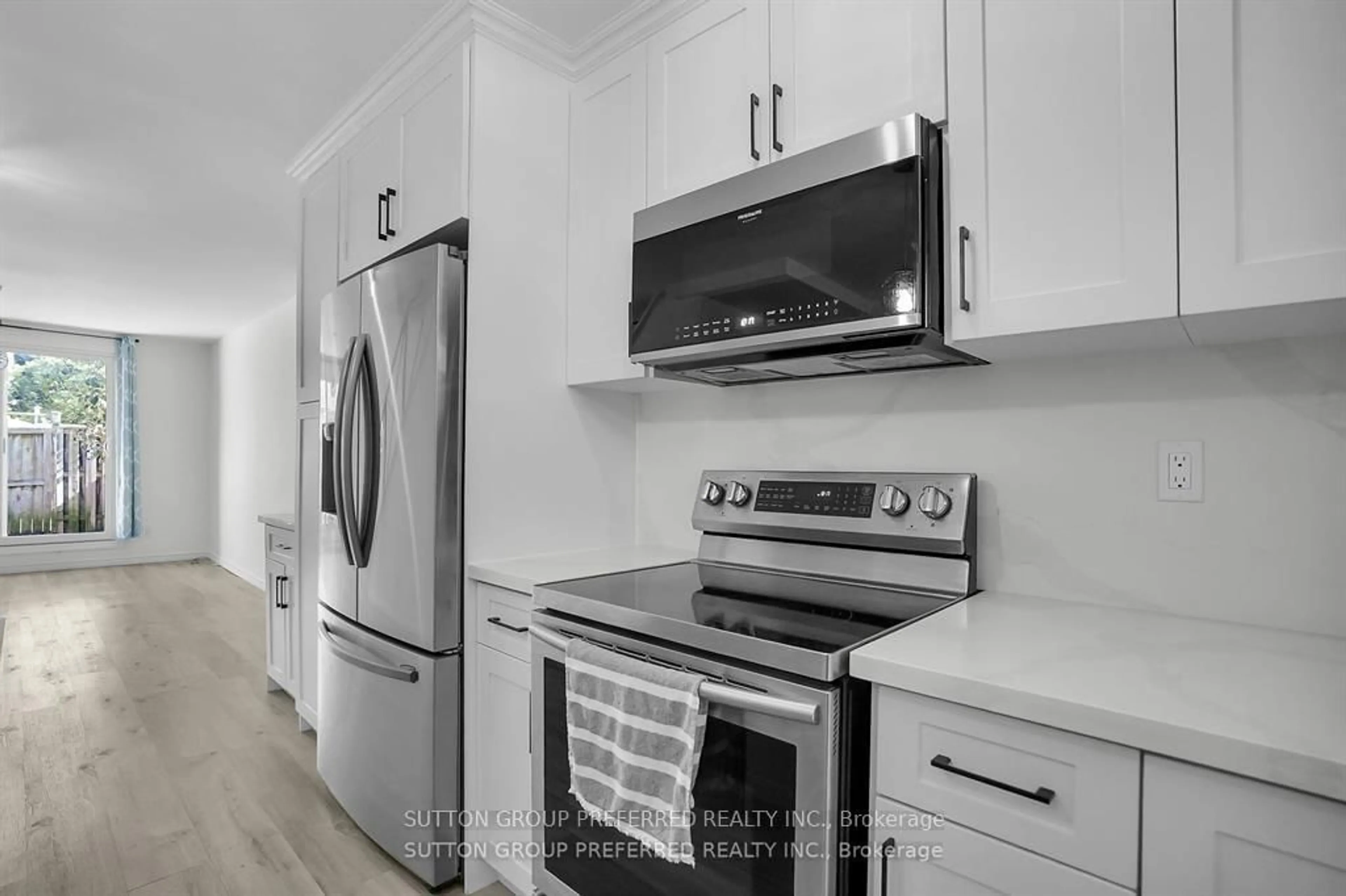 Standard kitchen, unknown for 1919 Trafalgar St #88, London East Ontario N5V 1A1