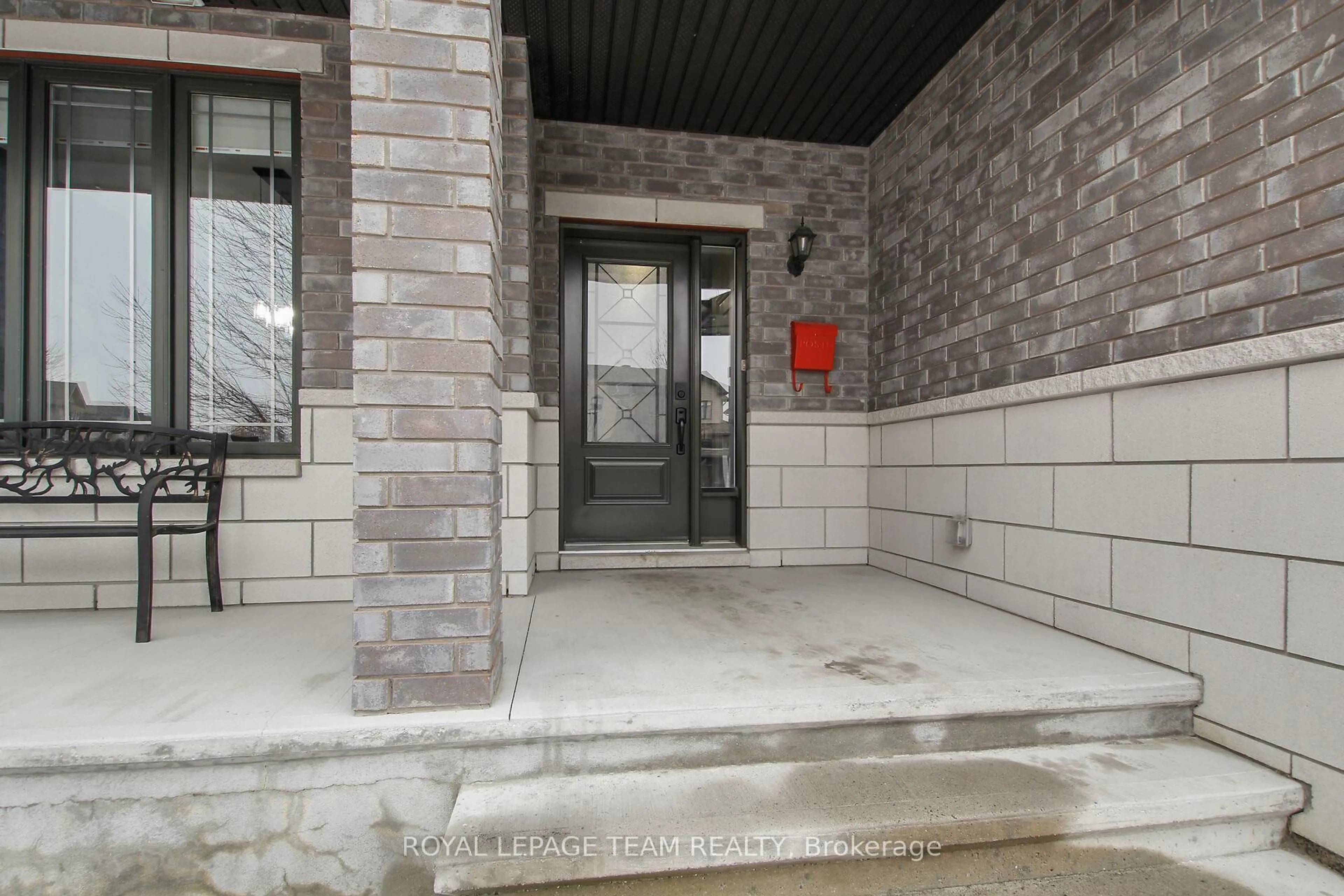 Indoor foyer for 107 Francis St, Carleton Place Ontario K7C 0E9