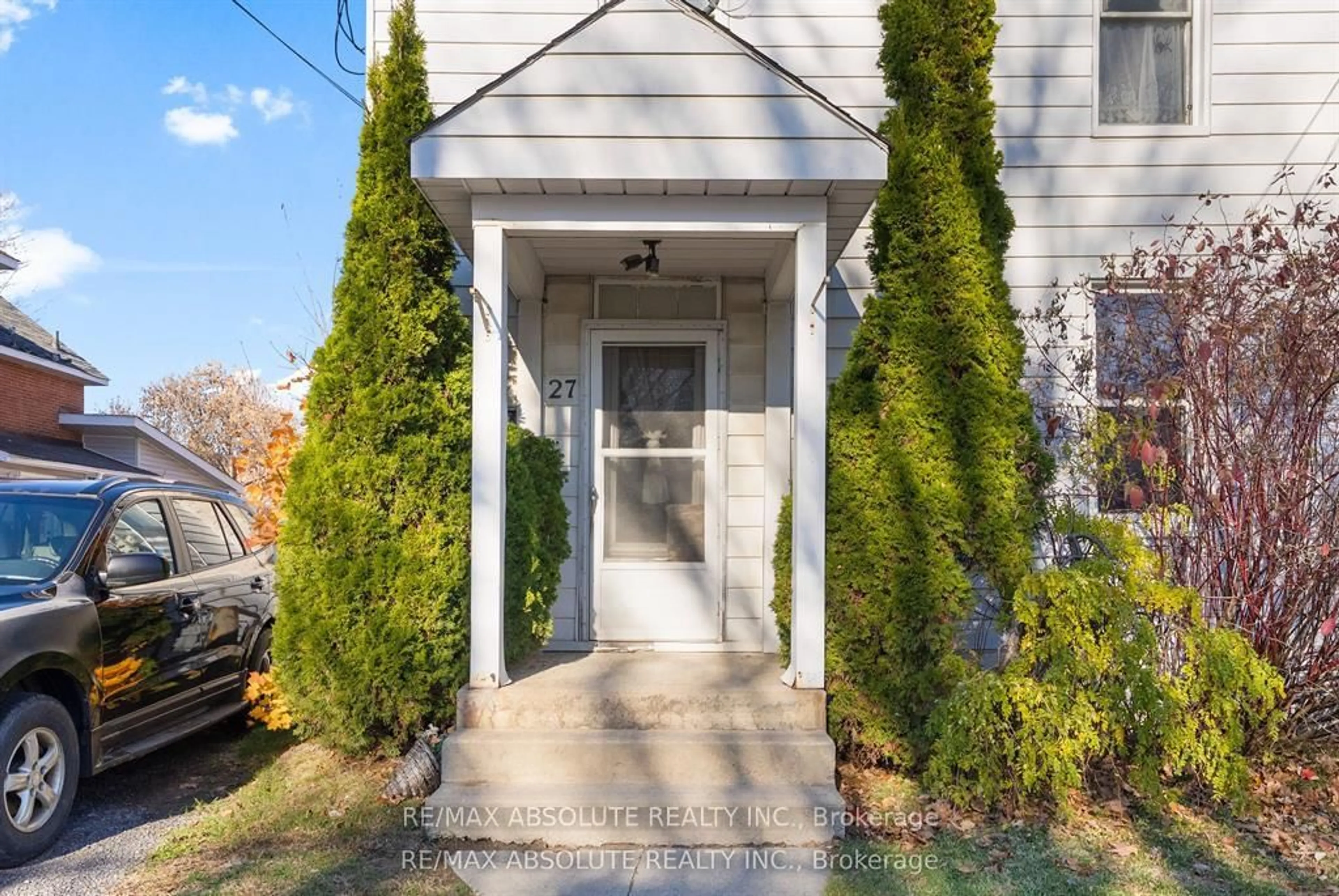 Indoor entryway for 27 MacDonald St, Arnprior Ontario K7S 2W4