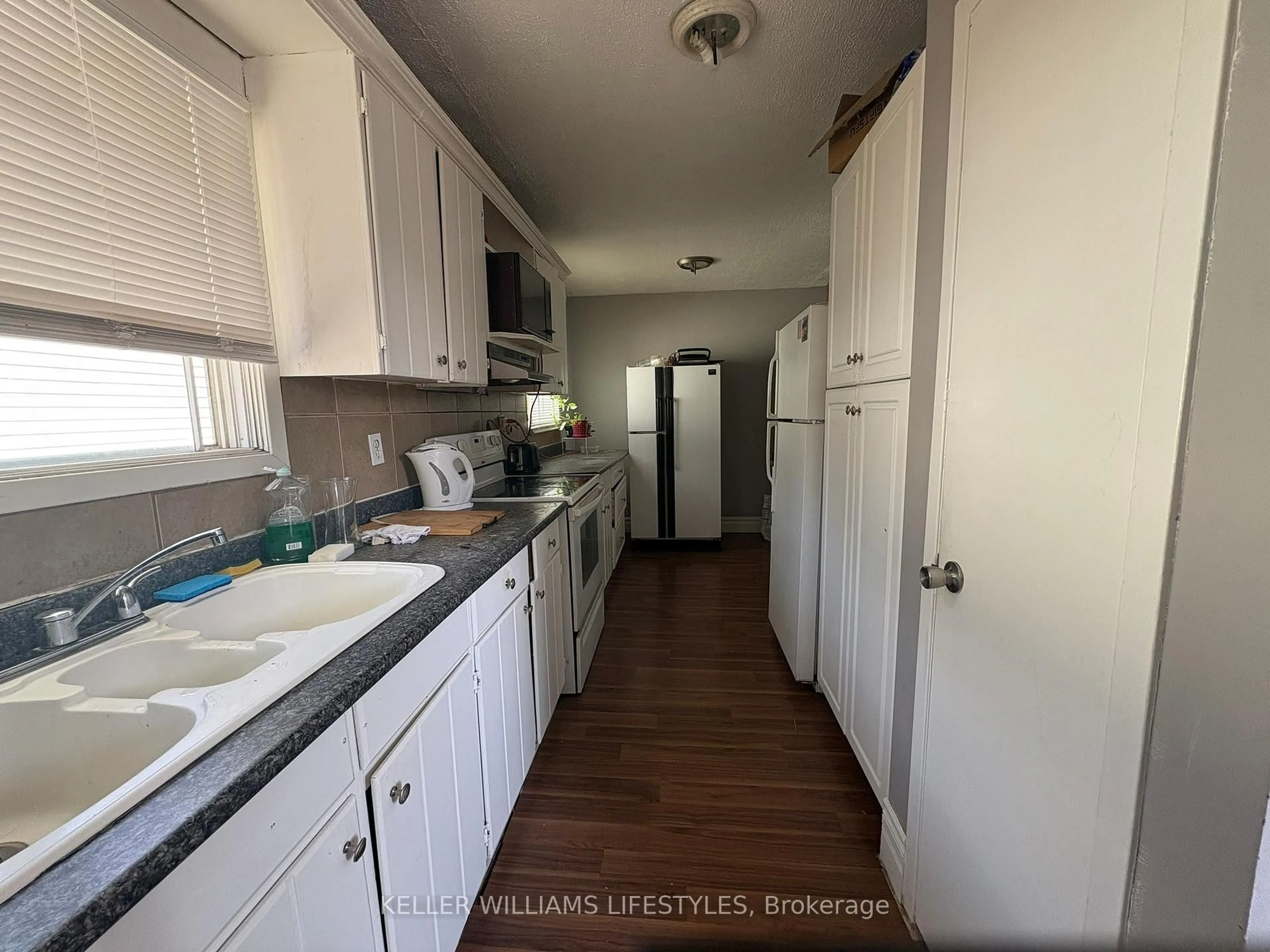 Standard kitchen, unknown for 1904 Culver Dr, London East Ontario N5V 3K6