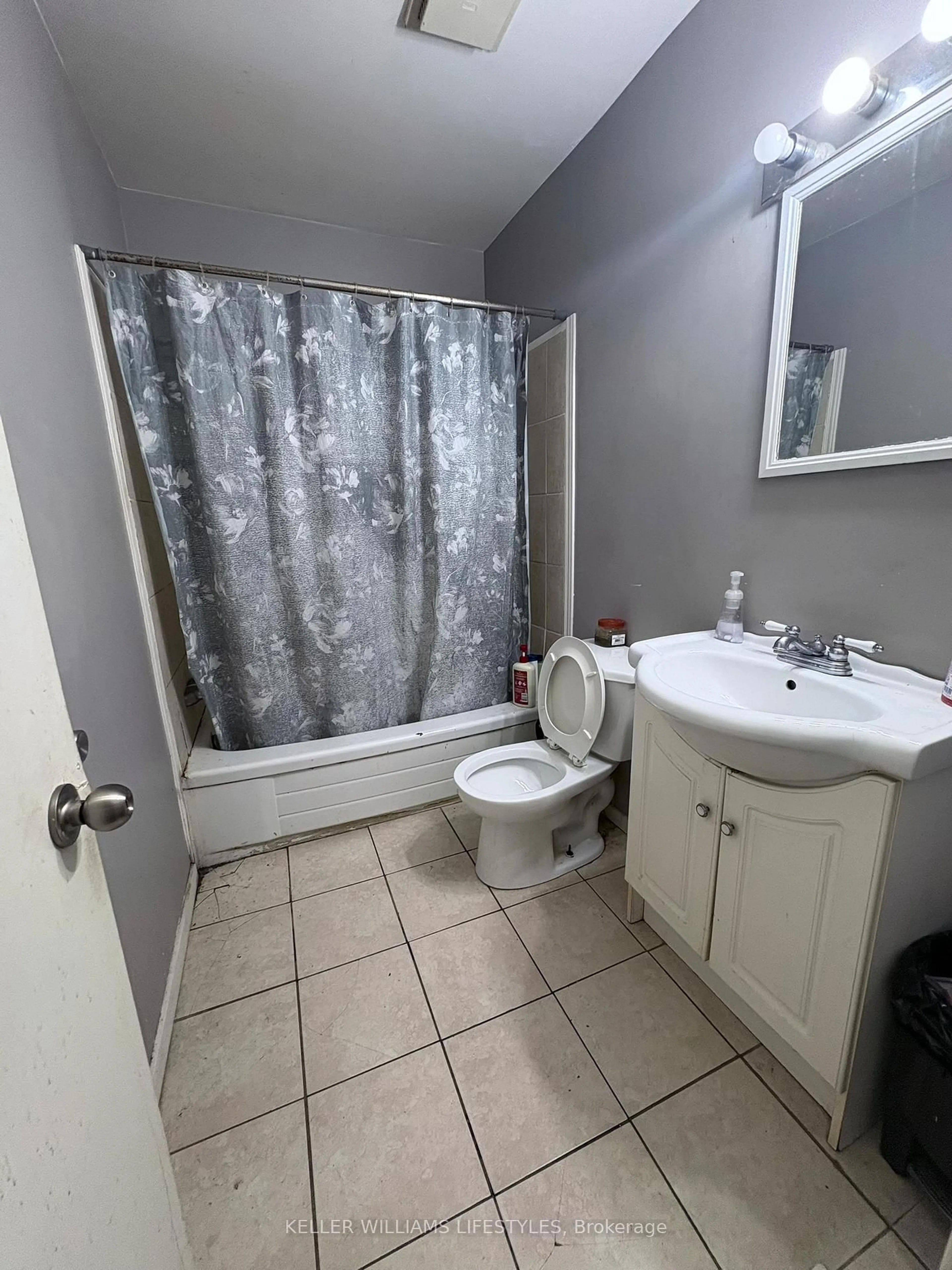 Standard bathroom, floor is not visible for 1904 Culver Dr, London East Ontario N5V 3K6