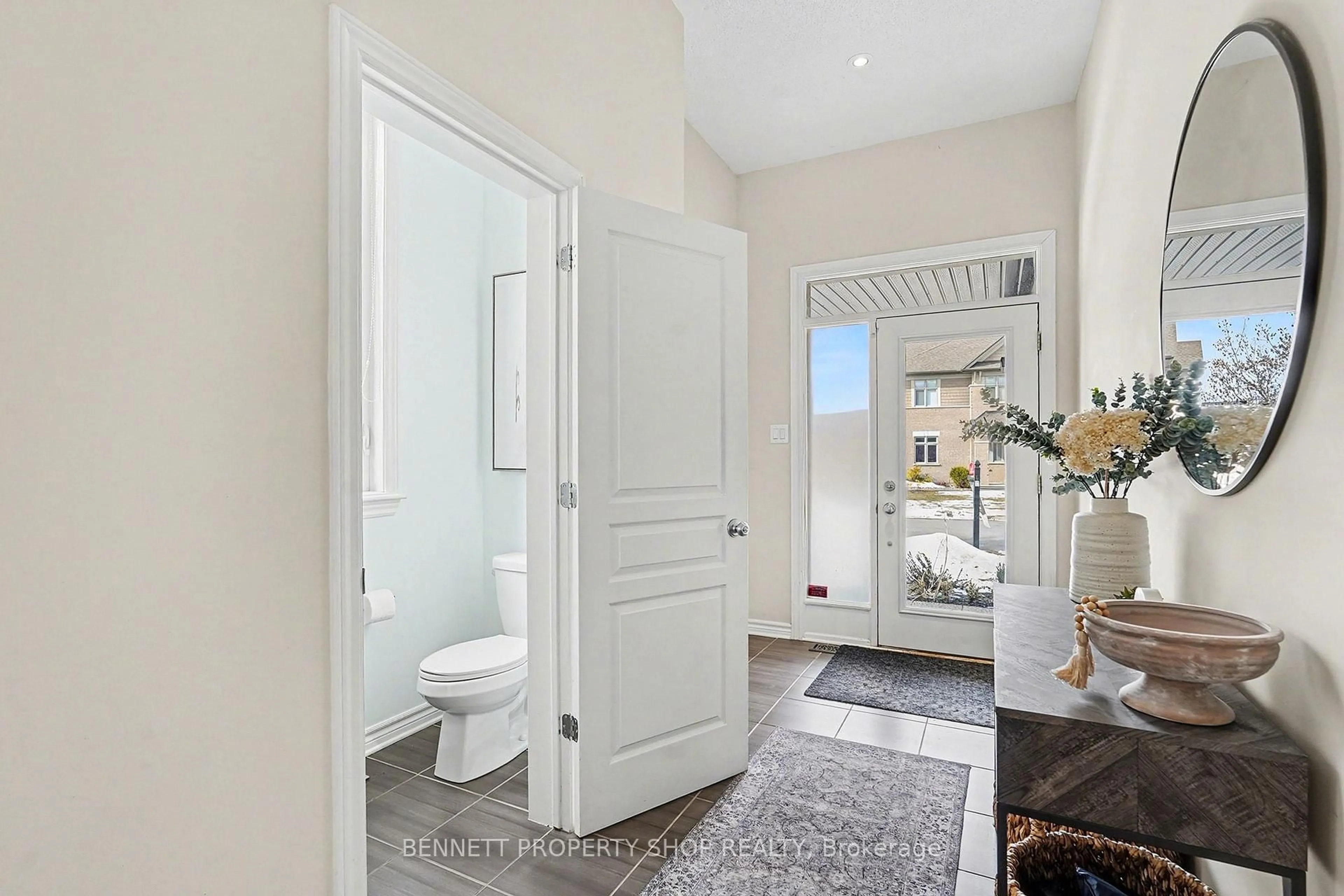 Indoor entryway for 554 Stargazer Cres, Ottawa Ontario K4M 0H2