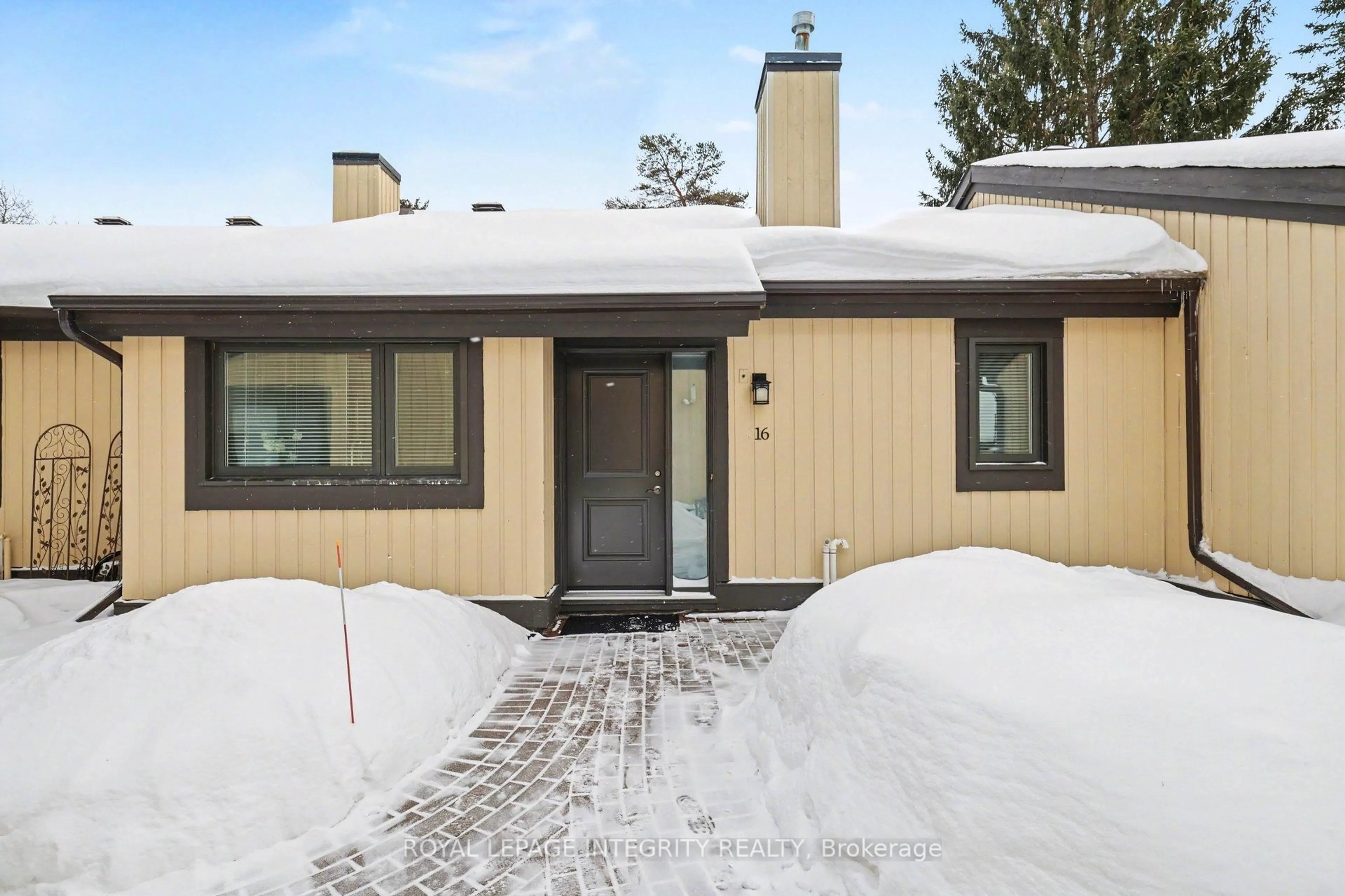 Unknown for 16 Pebble Beach Crt, Ottawa Ontario K2S 1B9