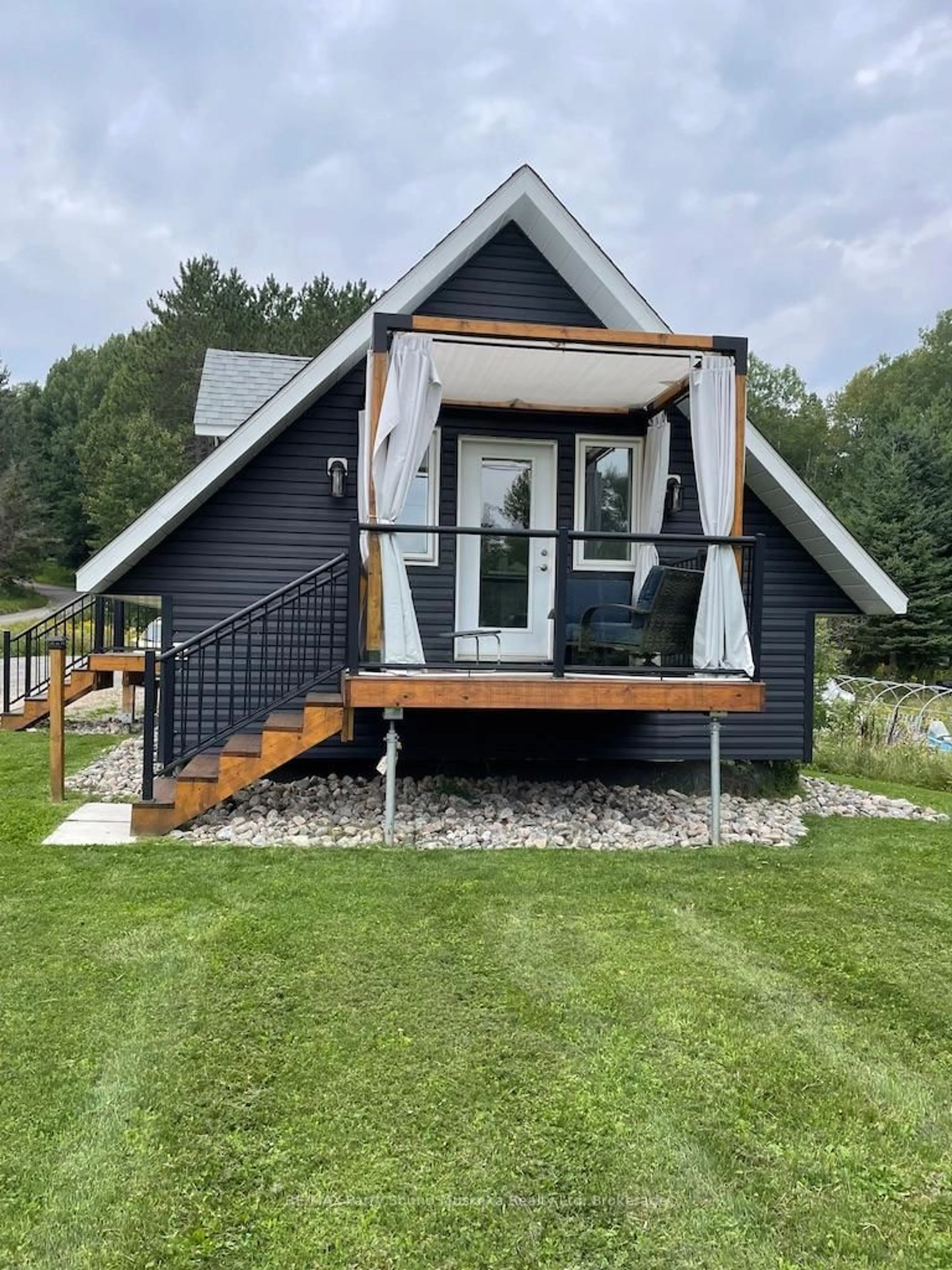 Home with vinyl exterior material, unknown for 141 Hwy 520 Highway, Armour Ontario P0A 1C0